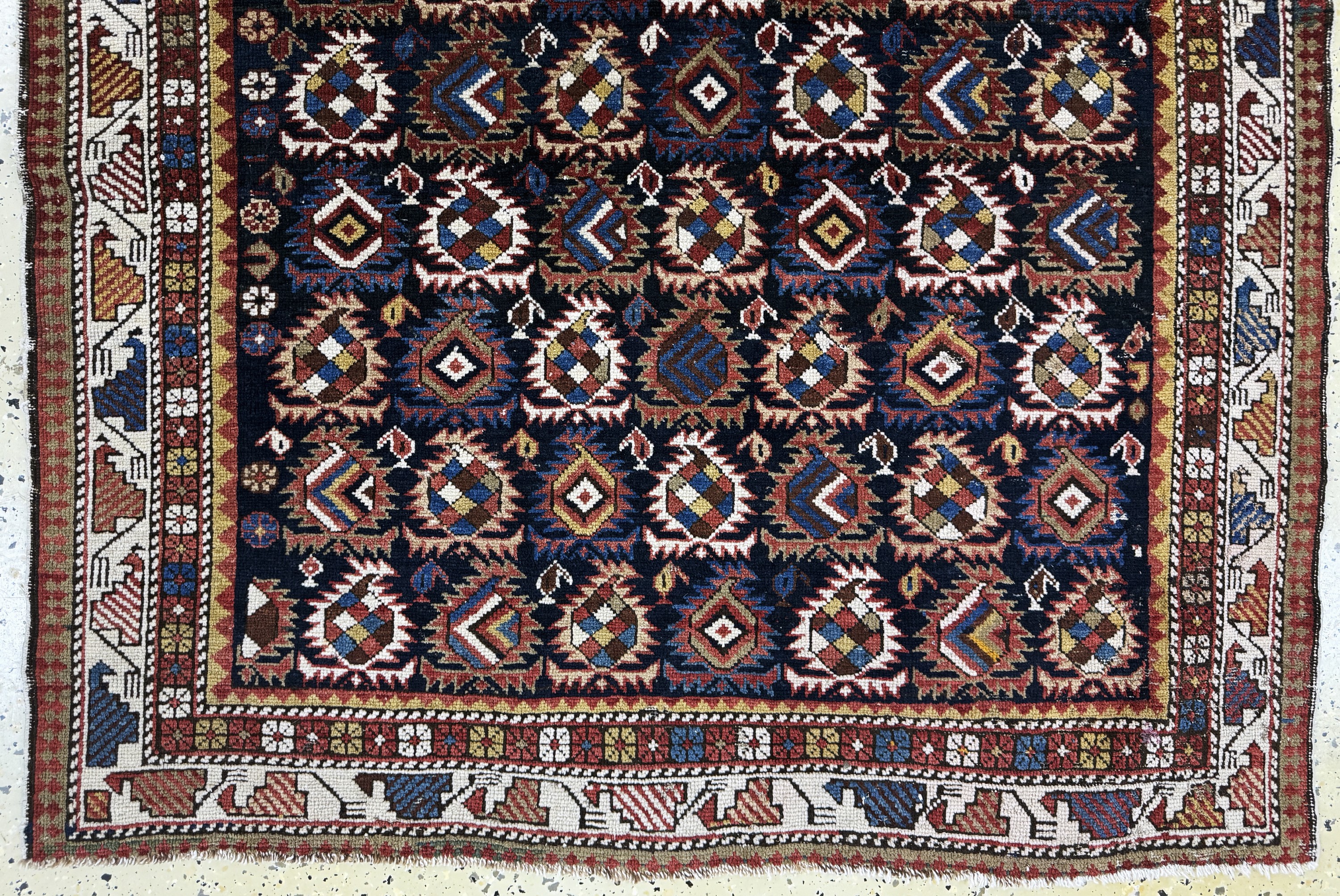 Detail b: Schirwan antik, Kaukasus, 19.Jhd, Wolle aufWolle, ca. 170 x 125 cm, EHZ: 3
