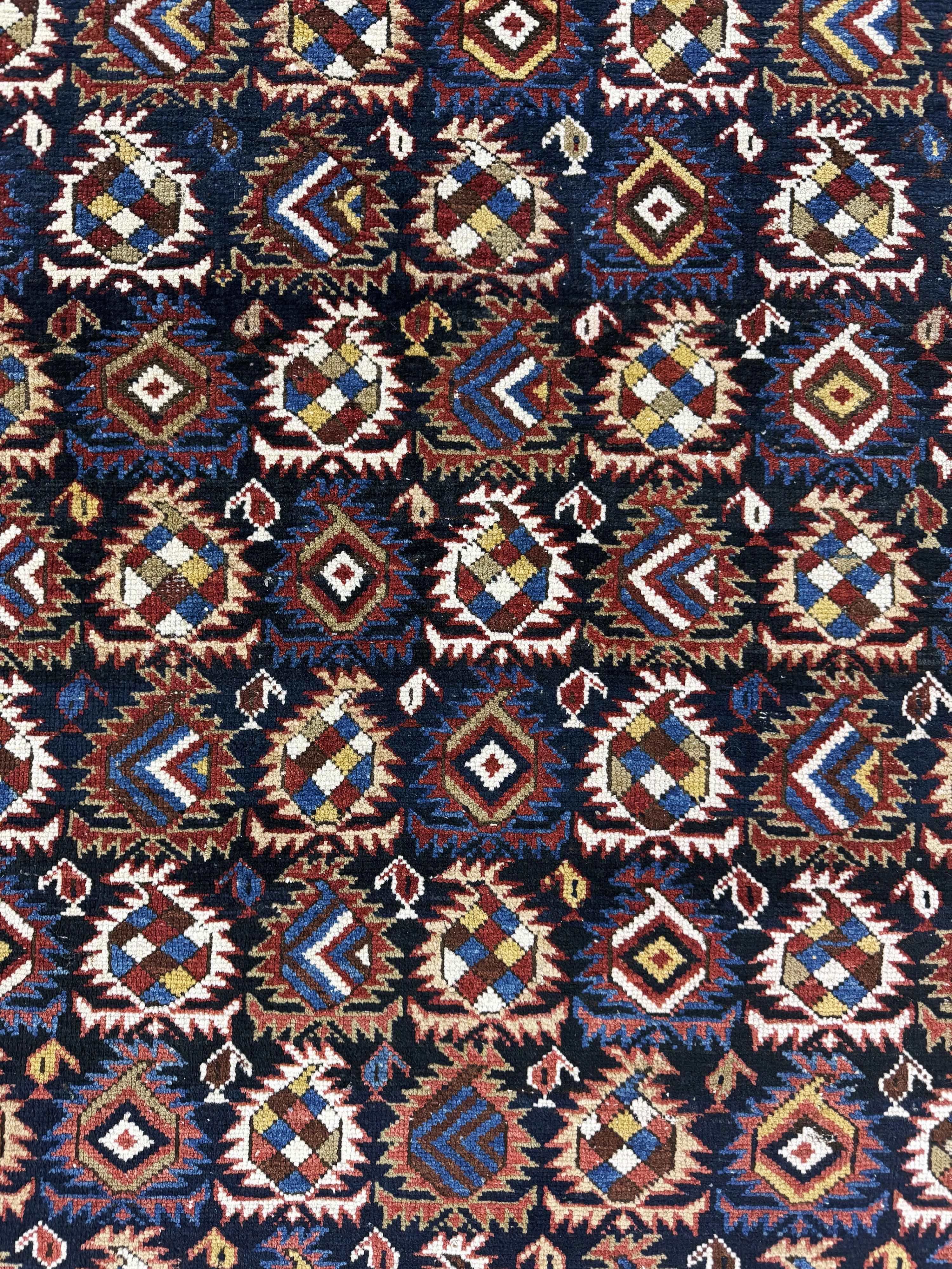Detail c: Schirwan antik, Kaukasus, 19.Jhd, Wolle aufWolle, ca. 170 x 125 cm, EHZ: 3