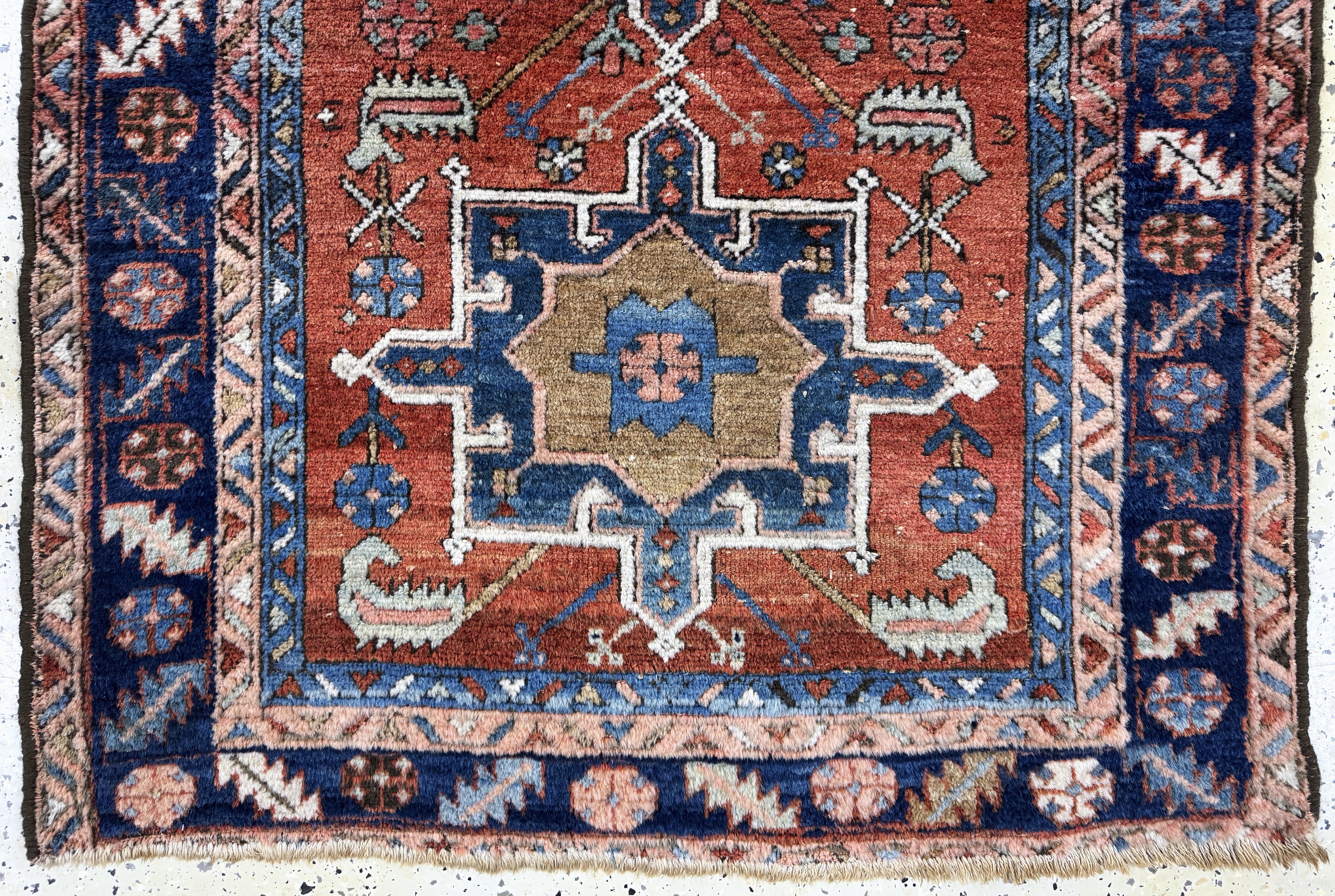 Detail b: Heriz antik, Persien, um 1900, Wolle auf Baumwolle, ca. 130 x 110 cm, EHZ: 3