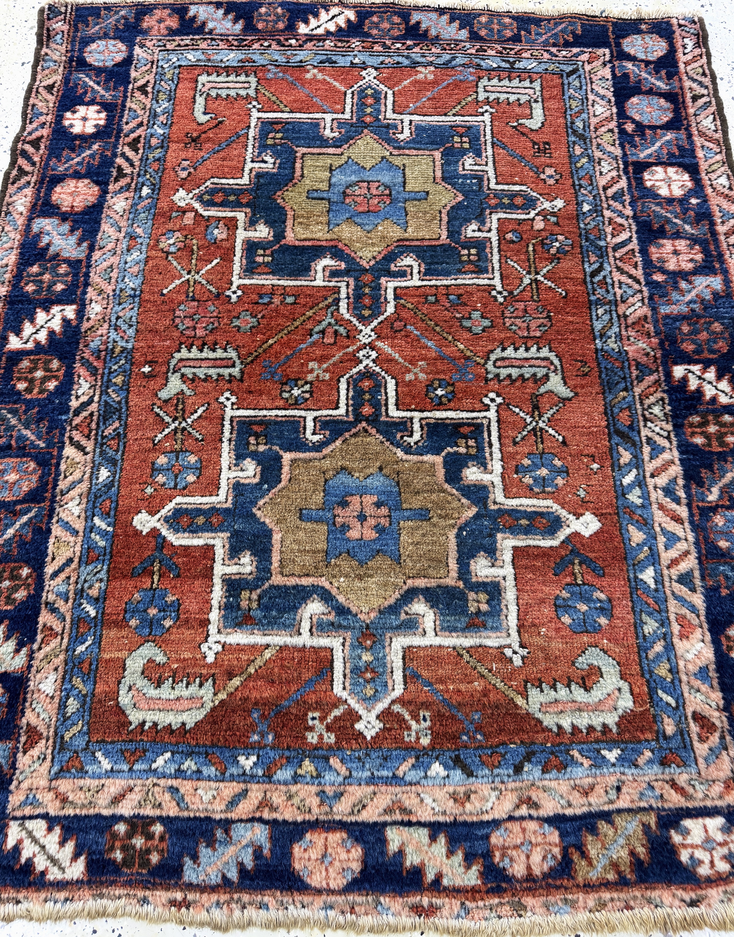 Detail d: Heriz antik, Persien, um 1900, Wolle auf Baumwolle, ca. 130 x 110 cm, EHZ: 3