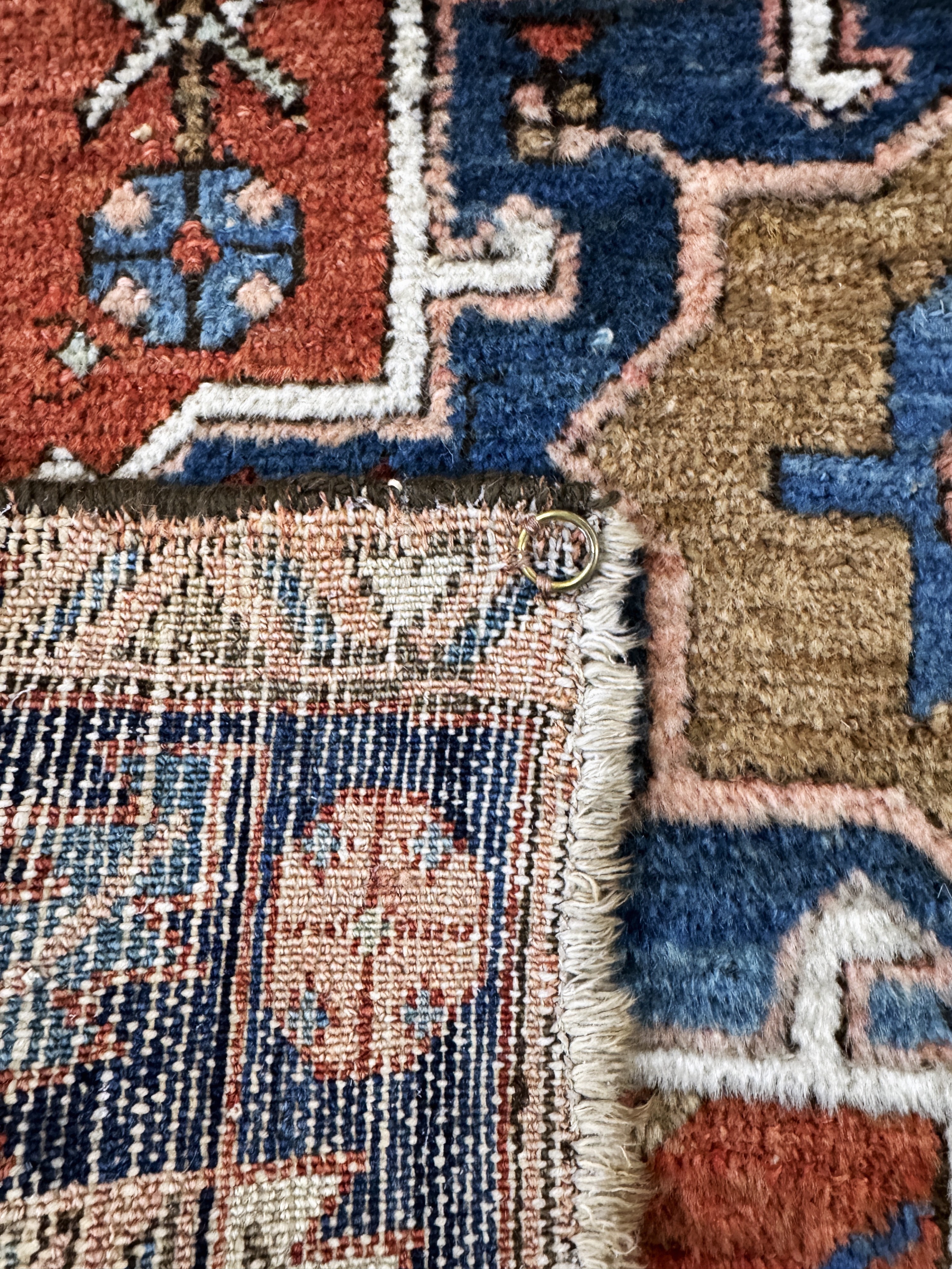 Detail e: Heriz antik, Persien, um 1900, Wolle auf Baumwolle, ca. 130 x 110 cm, EHZ: 3