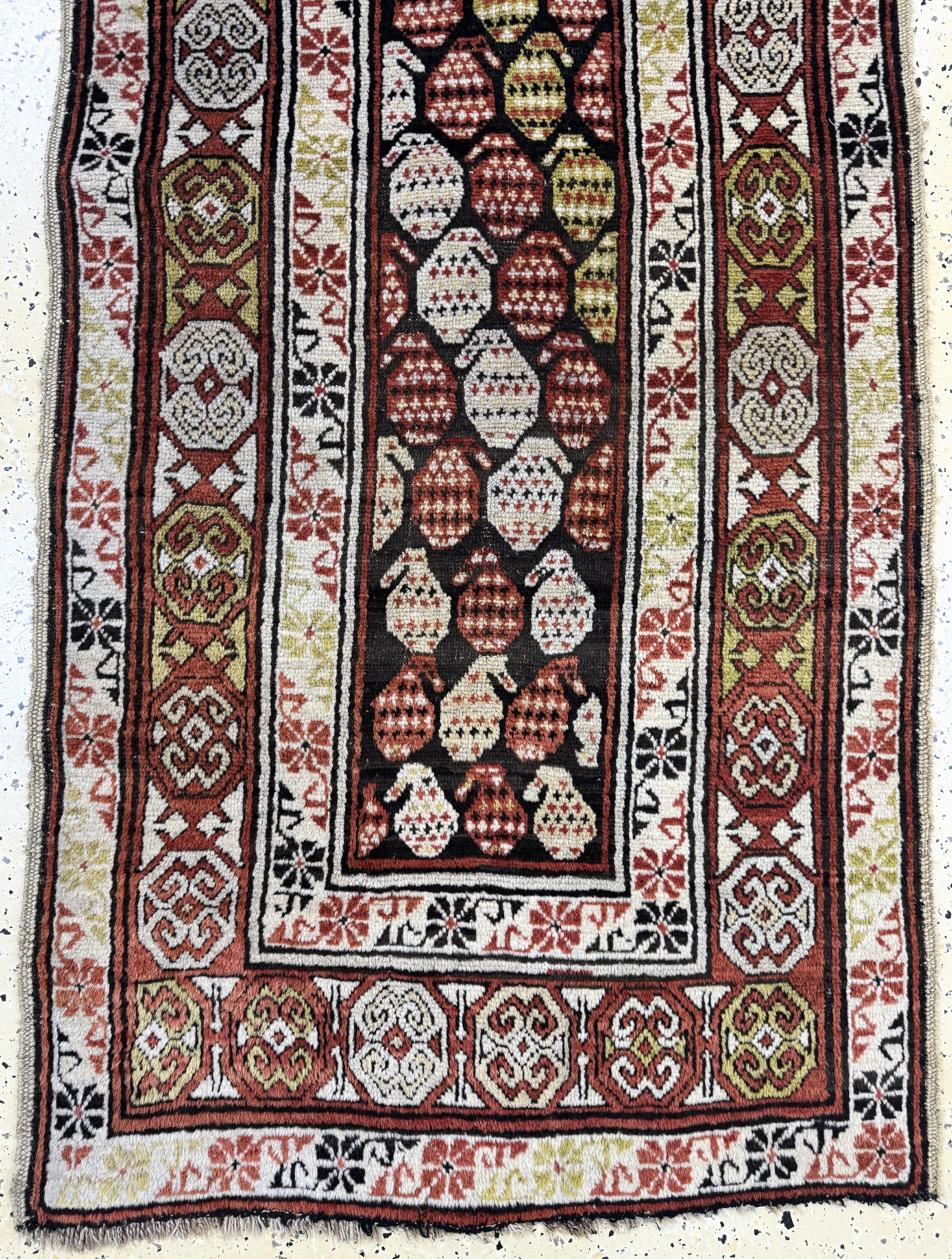 Detail d: Kazak antik, Kaukasus, 19.Jhd, Wolle auf Wolle, ca. 370 x 90 cm, EHZ: 2-3