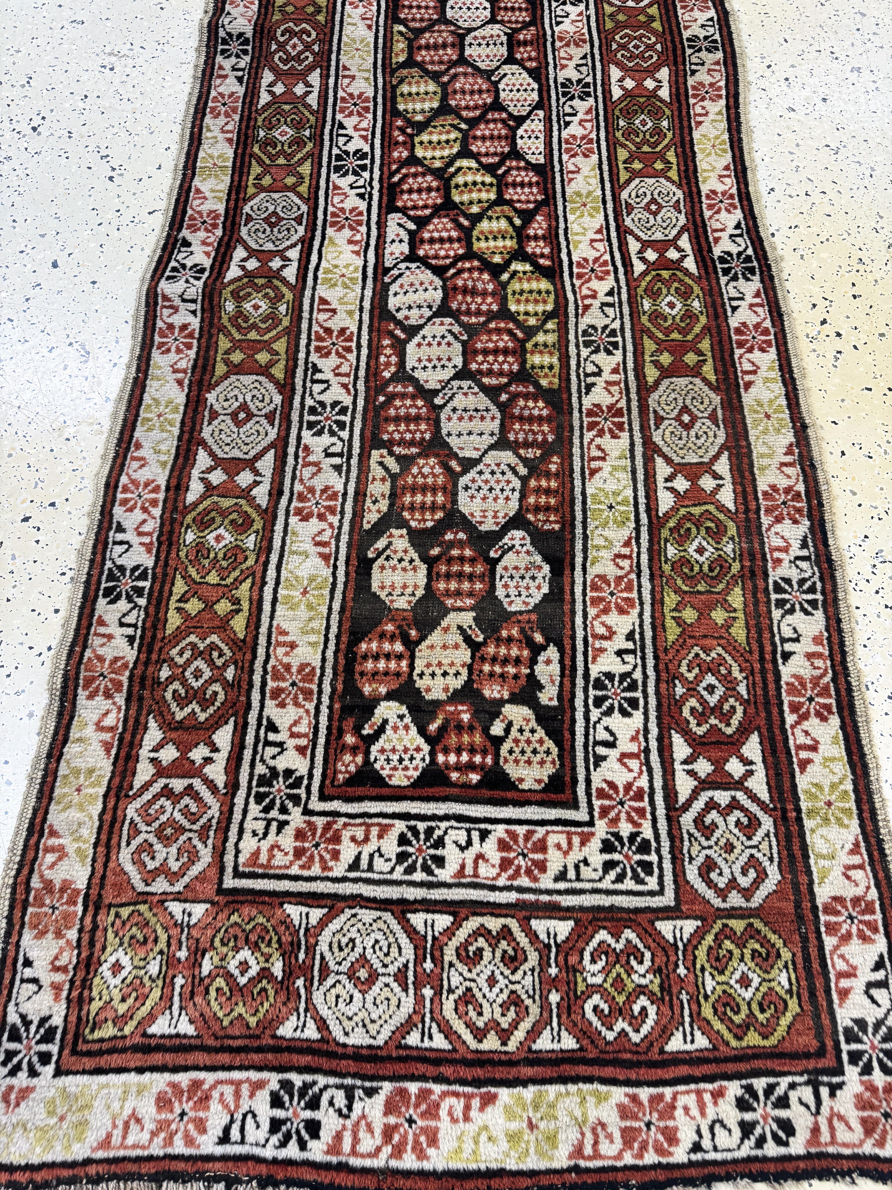Detail f: Kazak antik, Kaukasus, 19.Jhd, Wolle auf Wolle, ca. 370 x 90 cm, EHZ: 2-3