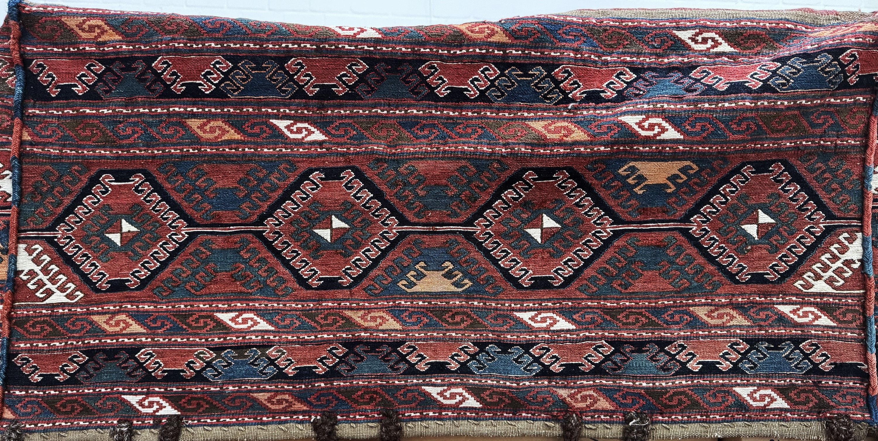 Image 27062645 - Shahsawan Mafrasch, Persien, 19.Jhd, Wolle auf Wolle, ca. 100 x 50 x 50 cm, EHZ: 2 ...