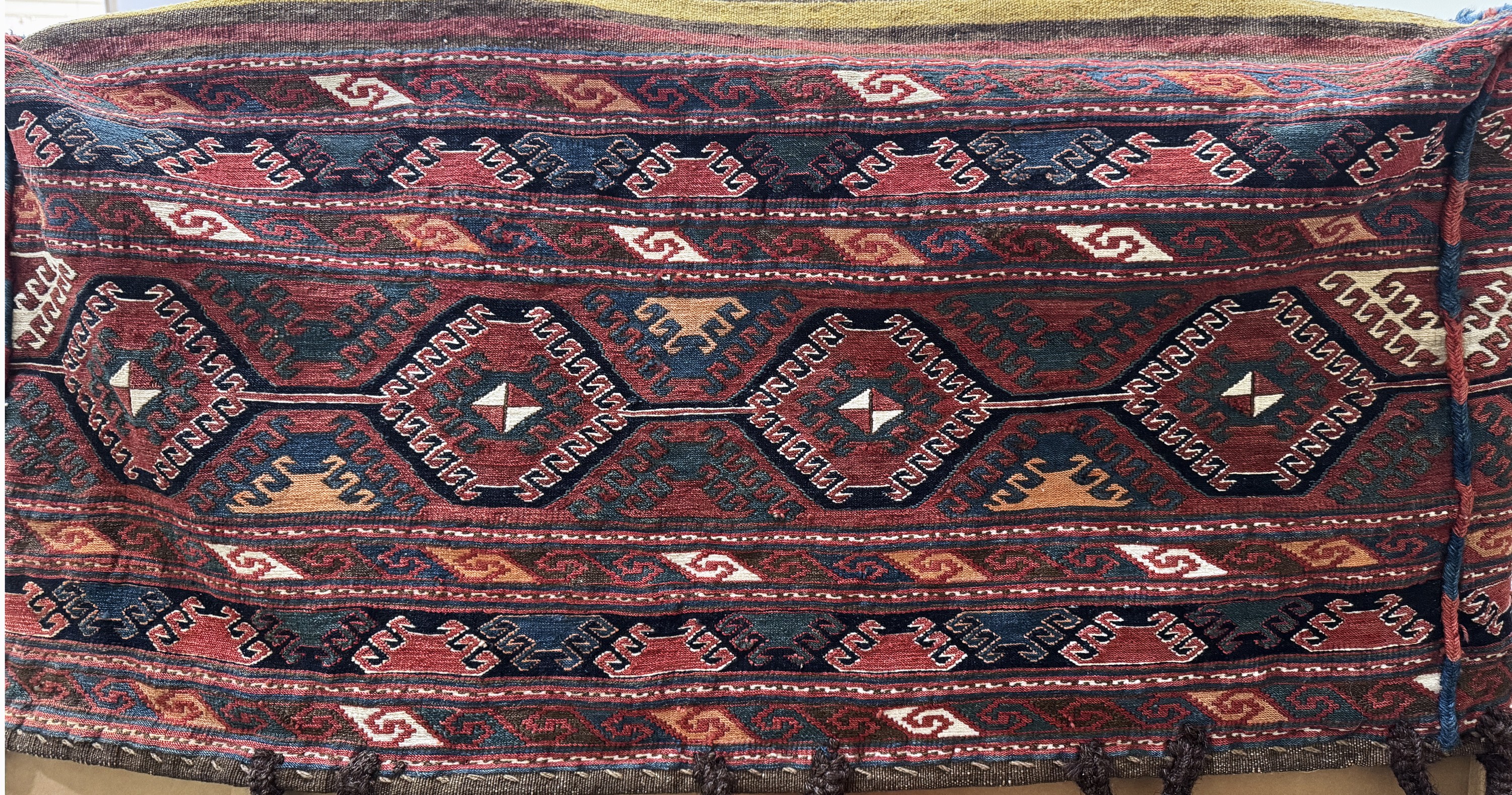 Detail a: Shahsawan Mafrasch, Persien, 19.Jhd, Wolle auf Wolle, ca. 100 x 50 x 50 cm, EHZ: 2