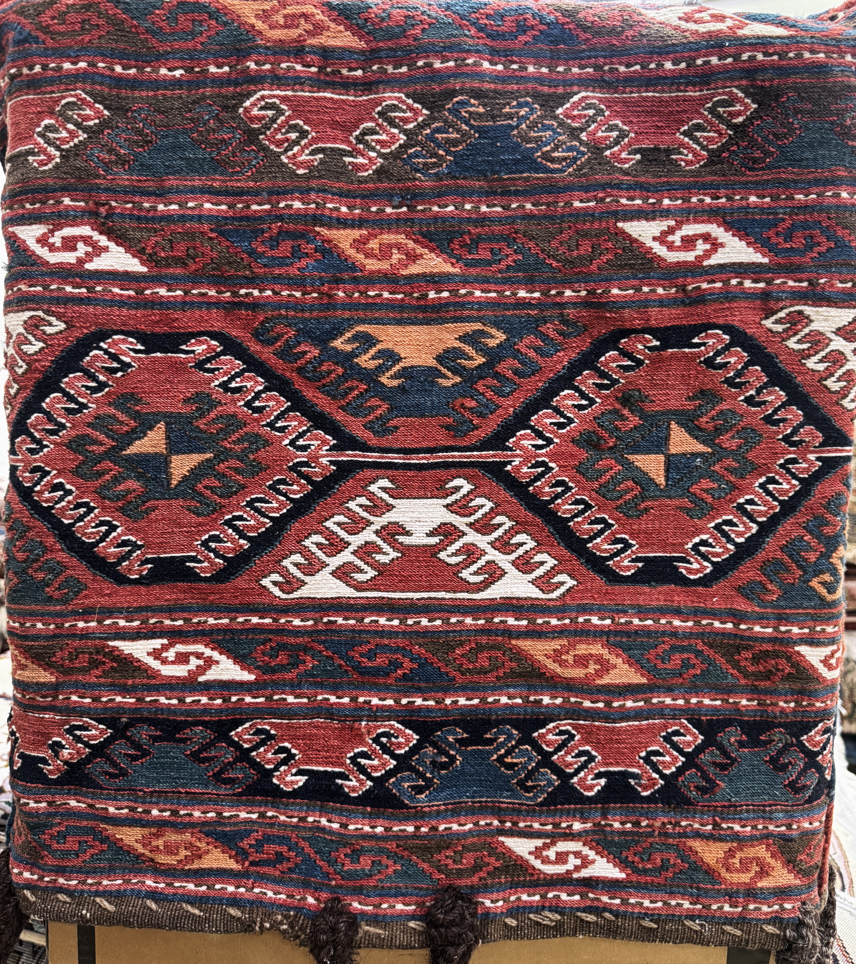 Detail b: Shahsawan Mafrasch, Persien, 19.Jhd, Wolle auf Wolle, ca. 100 x 50 x 50 cm, EHZ: 2