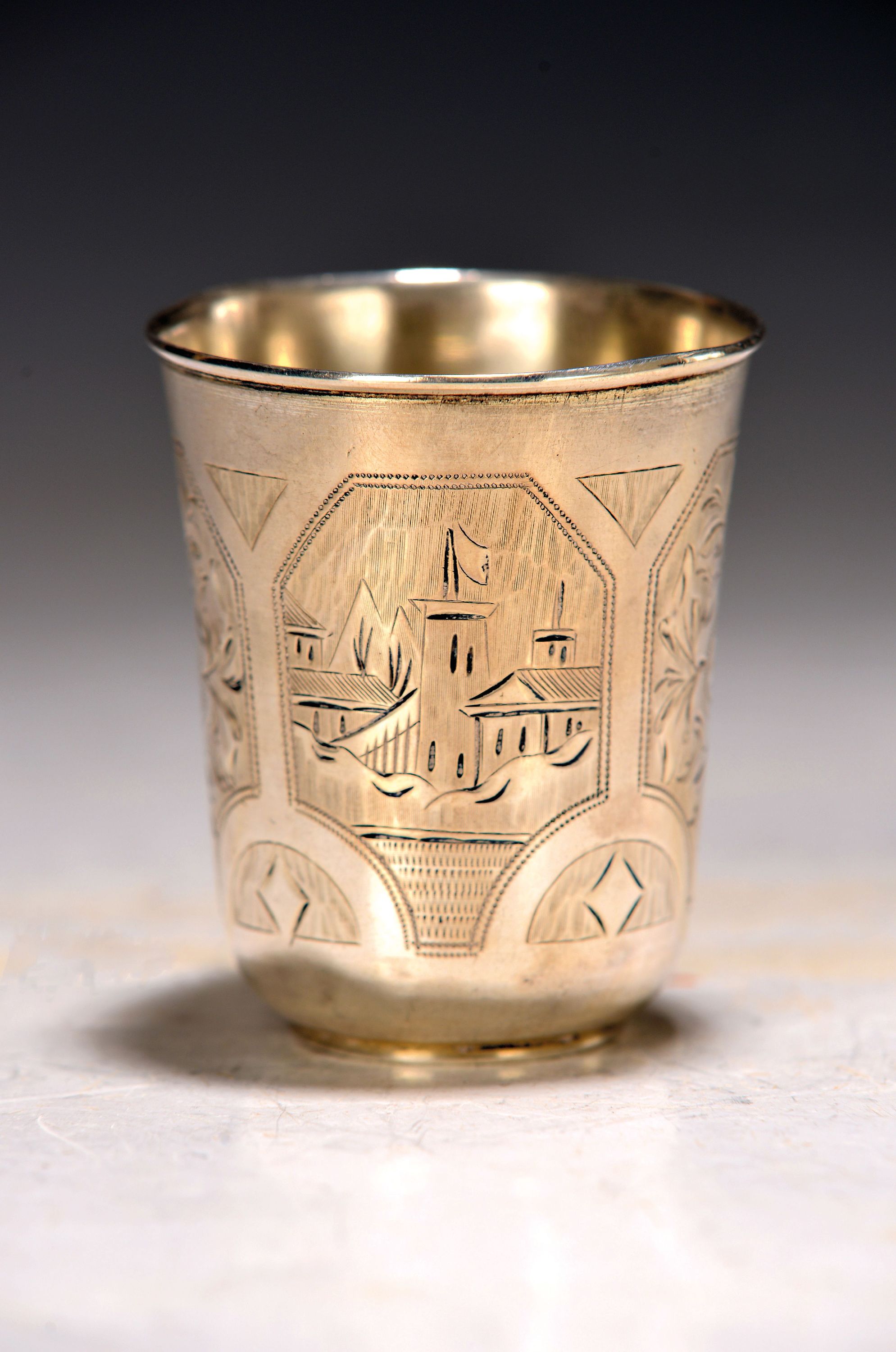 Image 27062665 - Kleiner Becher, Russland, 1883, 84 Zolotniki, Stadtmarke unleserlich, Gravurdekor mit ...