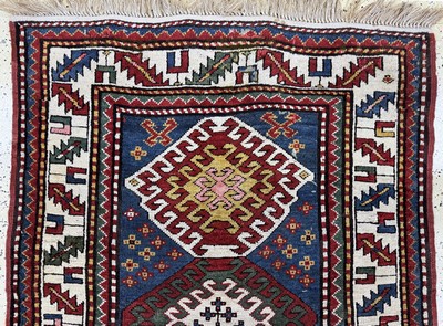 27062601c - Kazak antik, Kaukasus, um 1900, Wolle auf Wolle, ca. 220 x 110 cm, EHZ: ...