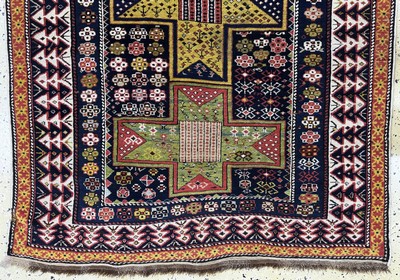 27062632c - Schirwan antik, Kaukasus, 19.Jhd, Wolle aufWolle, ca. 280 x 120 cm, EHZ: 2 ...