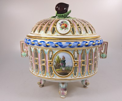 27062643g - Lidded vessel/scented vessel, Meissen, around 1800, porcelain, lid crown in the shape of ...