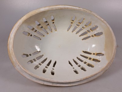 27062643k - Lidded vessel/scented vessel, Meissen, around 1800, porcelain, lid crown in the shape of ...