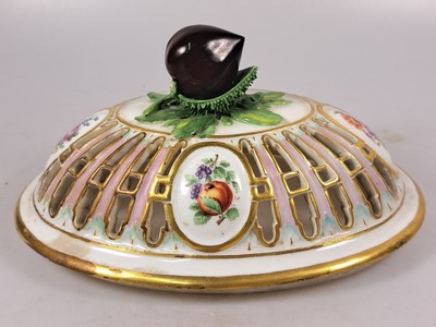 27062643l - Lidded vessel/scented vessel, Meissen, around 1800, porcelain, lid crown in the shape of ...
