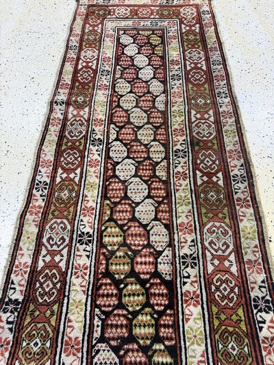 27062644e - Kazak antik, Kaukasus, 19.Jhd, Wolle auf Wolle, ca. 370 x 90 cm, EHZ: 2-3 Schätzpreis: ...