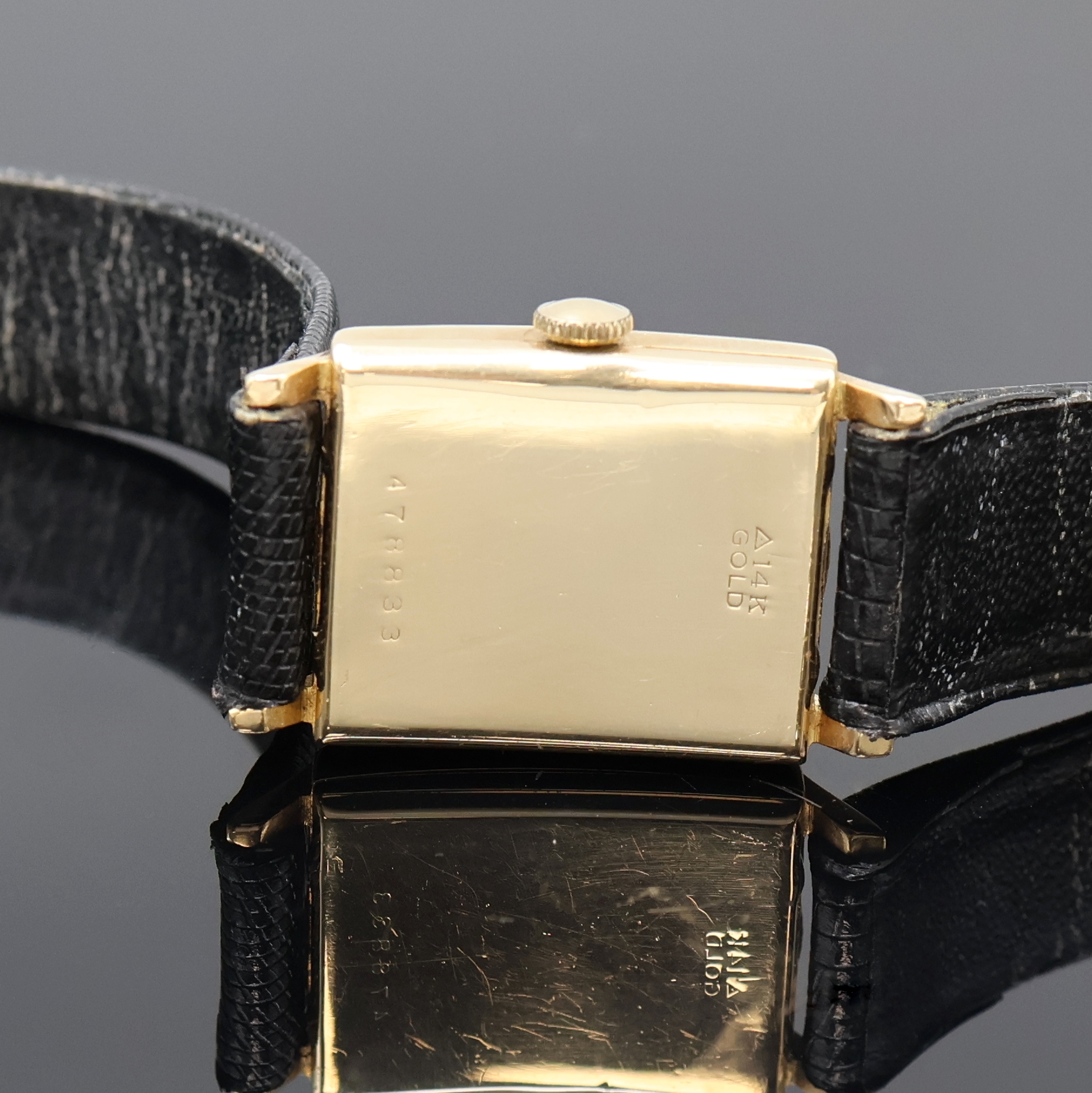 Detail c: BENRUS rechteckige Armbanduhr in RG 585/000, USA/Schweiz um 1940, Handaufzug, 2-tlg. Geh., Boden aufgedr., silb. Zifferbl. altersbed. fl./pat., ...