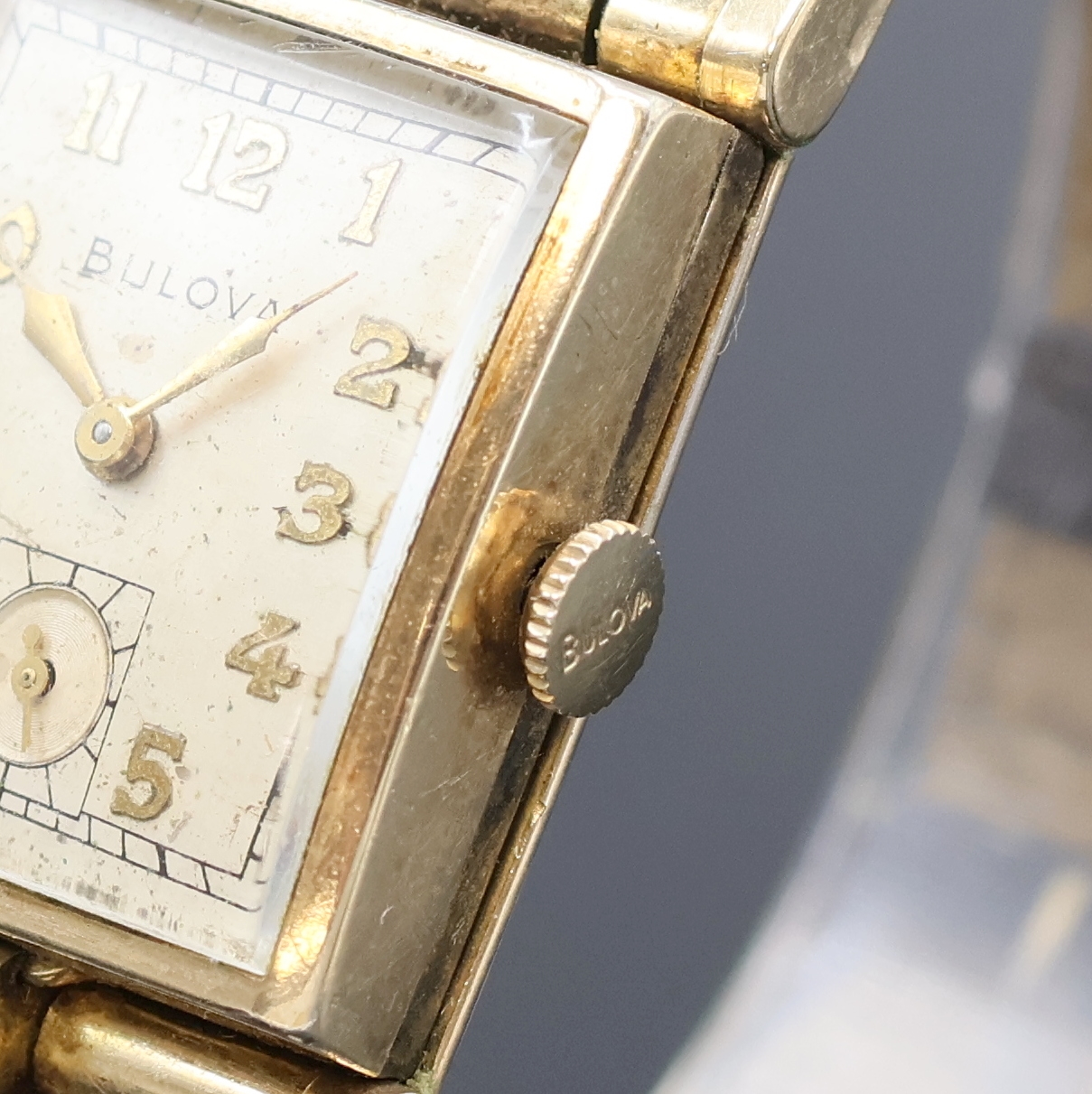 Detail d: BULOVA 2 vergoldete Armbanduhren, USA um 1950, beide Handaufzug, silb. Zifferbl. altersbed. pat./fl., 1.) Klappgeh., Formankerw., 17 St., Kal. 8AC, ...
