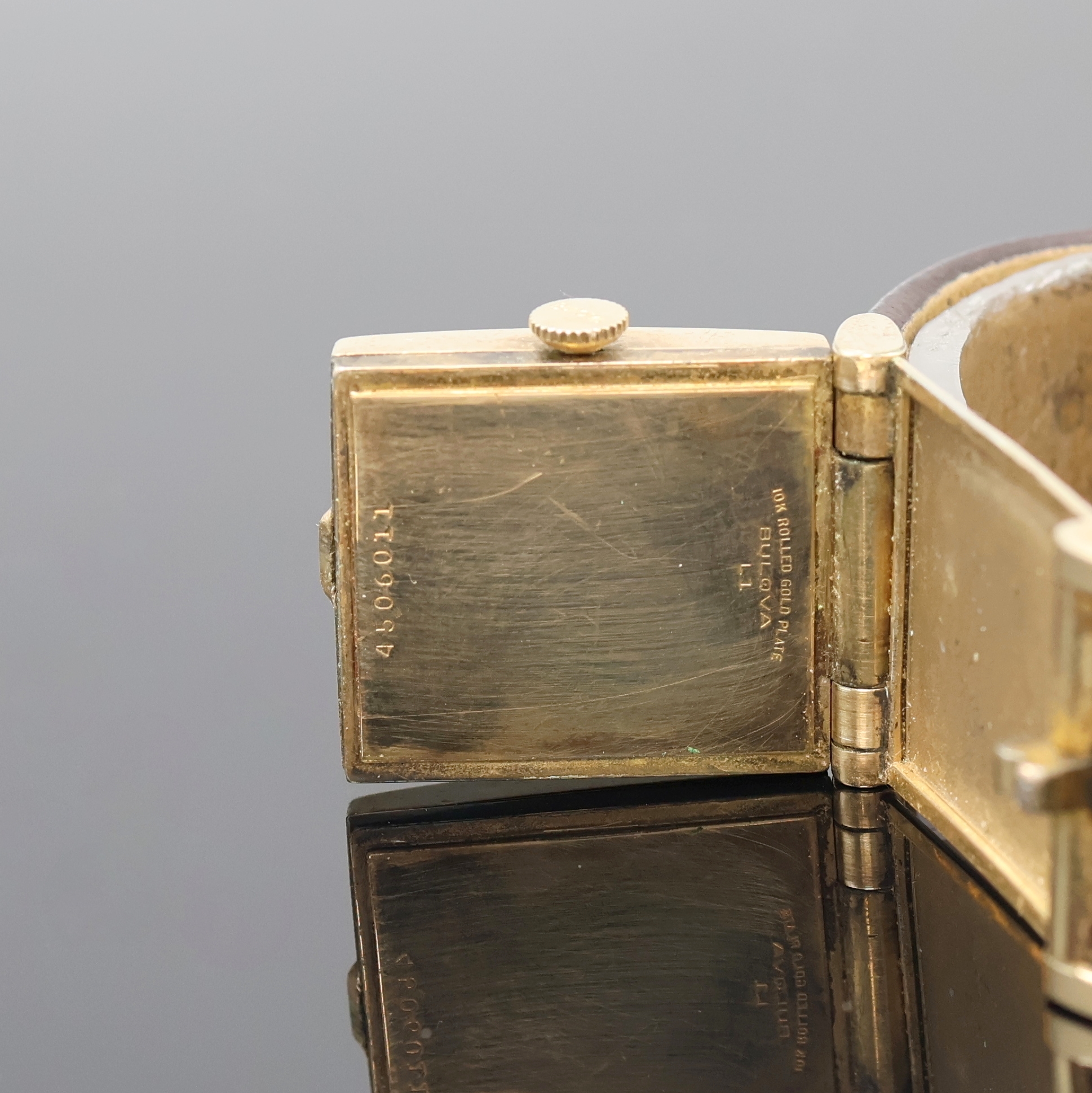 Detail g: BULOVA 2 vergoldete Armbanduhren, USA um 1950, beide Handaufzug, silb. Zifferbl. altersbed. pat./fl., 1.) Klappgeh., Formankerw., 17 St., Kal. 8AC, ...