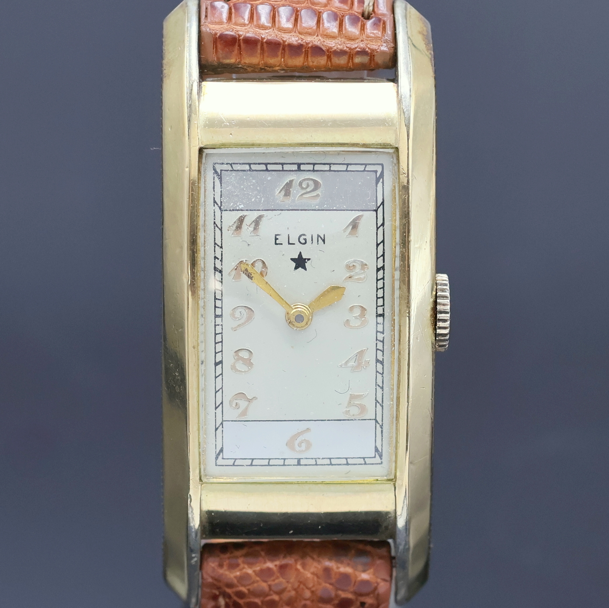 Detail a: 3 rechteckige Armbanduhren, USA um 1940/50, 2 x Elgin, davon 1 x 2-teil. GG 585/000 Geh., Boden aufgedr., schwarzes Zifferbl. bez. Lord Elgin rest., ...