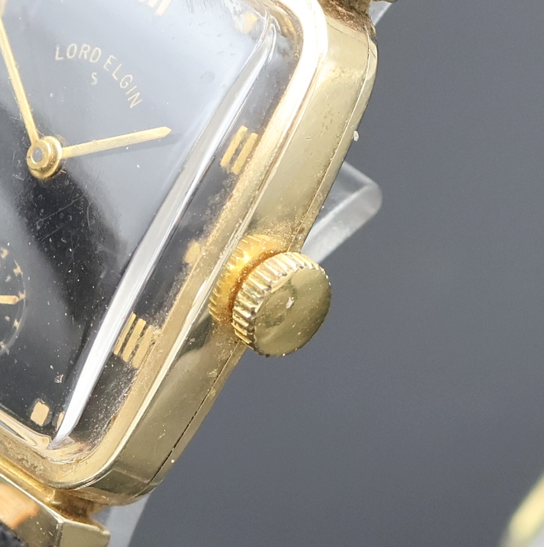 Detail e: 3 rechteckige Armbanduhren, USA um 1940/50, 2 x Elgin, davon 1 x 2-teil. GG 585/000 Geh., Boden aufgedr., schwarzes Zifferbl. bez. Lord Elgin rest., ...