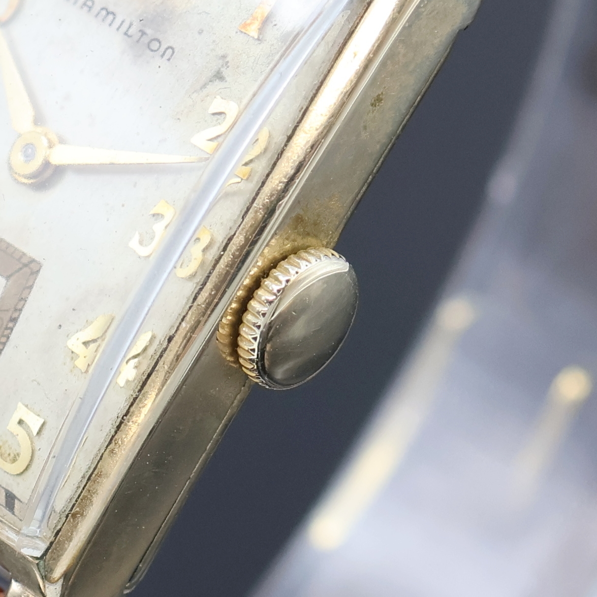 Detail f: 3 rechteckige Armbanduhren, USA um 1940/50, 2 x Elgin, davon 1 x 2-teil. GG 585/000 Geh., Boden aufgedr., schwarzes Zifferbl. bez. Lord Elgin rest., ...