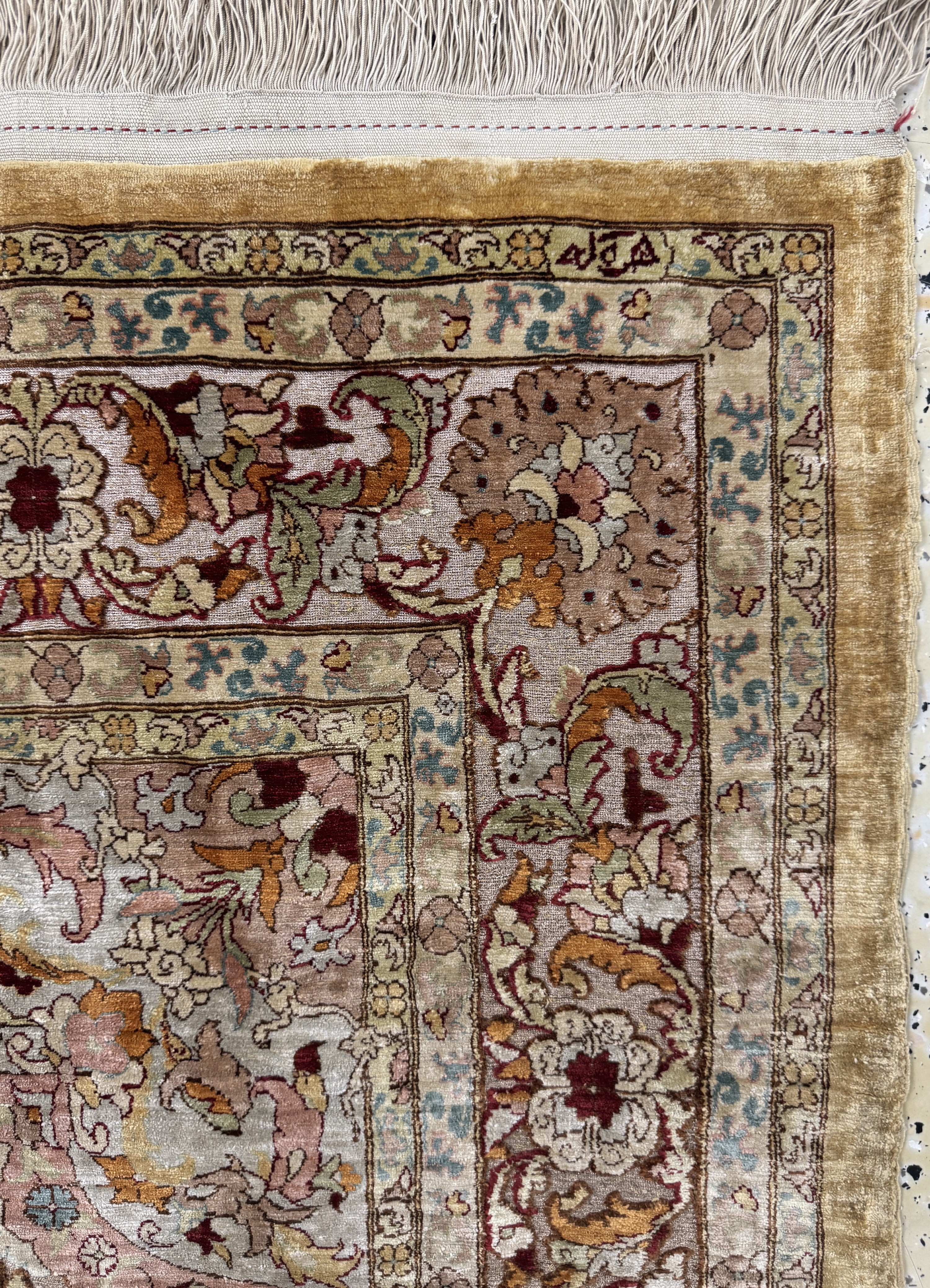 Detail d: Hereke Seide fein signiert, Türkei, Mitte 20.Jhd, reine Naturseide"Metallbroschiert", ca. 185 x 123 cm, ca. 1 Mio Kn/qm, EHZ: 1-2