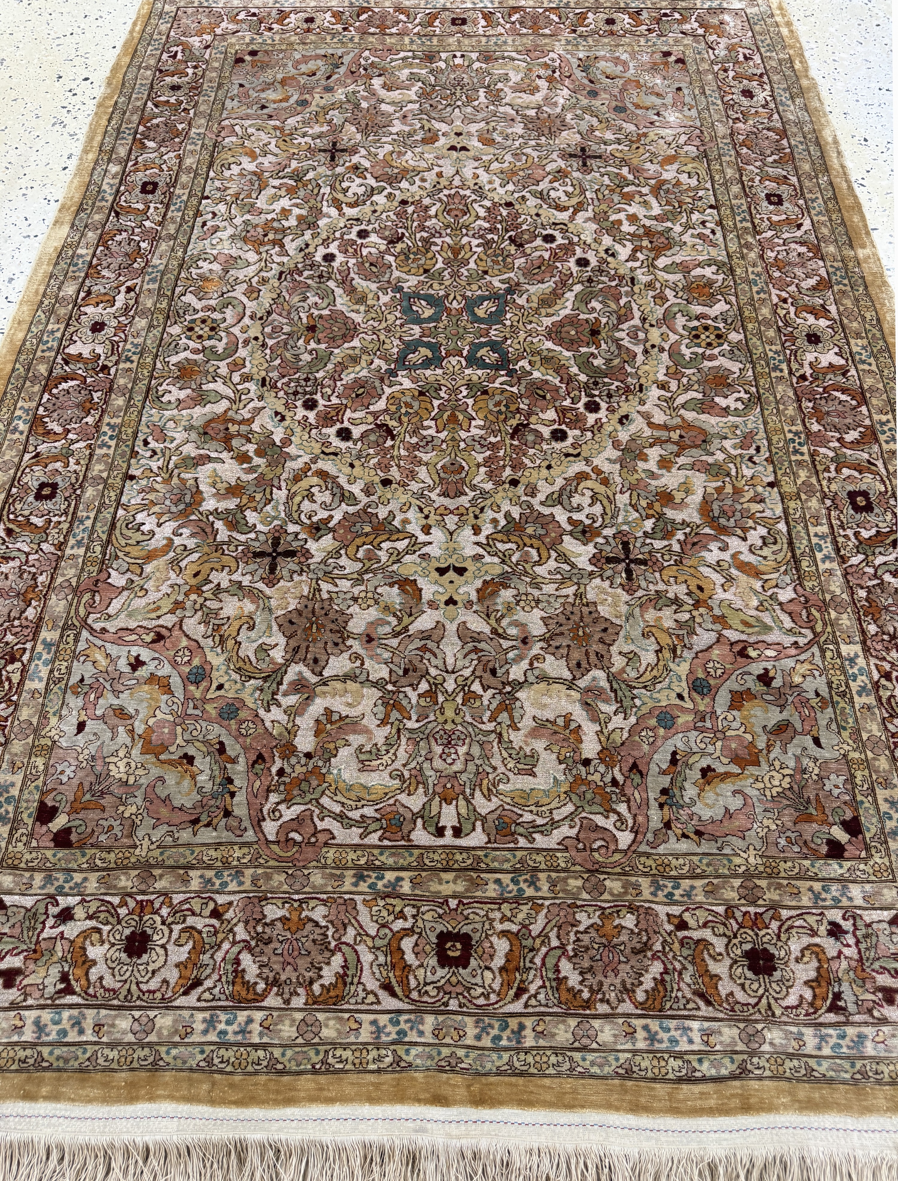 Detail f: Hereke Seide fein signiert, Türkei, Mitte 20.Jhd, reine Naturseide"Metallbroschiert", ca. 185 x 123 cm, ca. 1 Mio Kn/qm, EHZ: 1-2