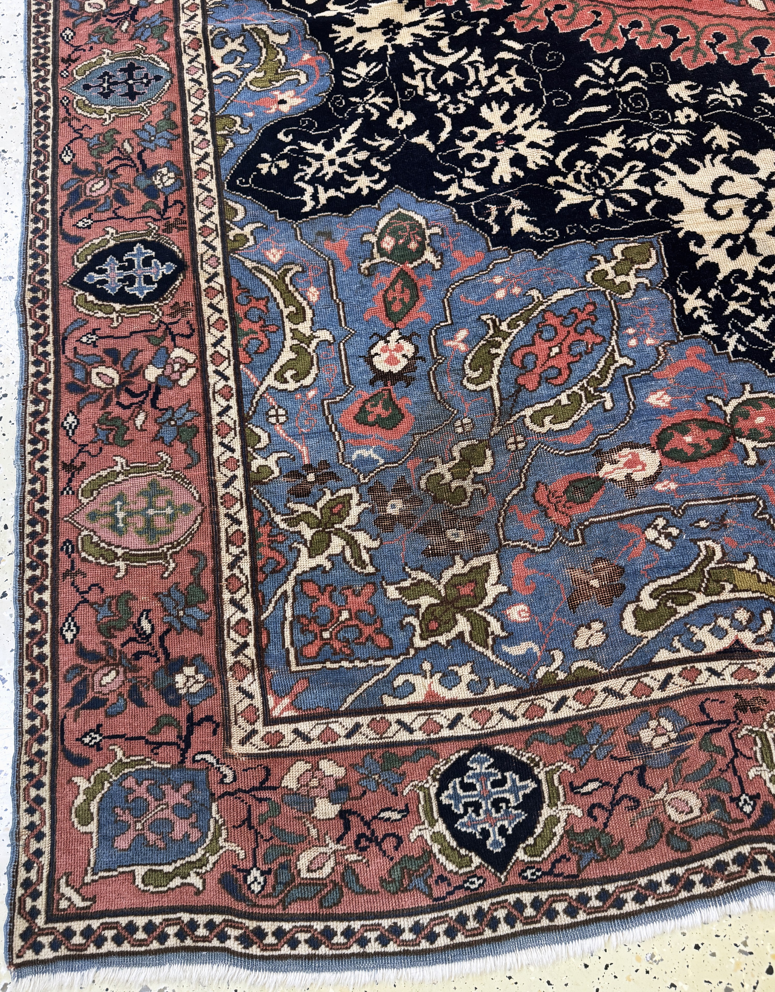 Detail c: "Medalion-Uschak"Türkei, (nach Vorbild des 16.Jhd.), Mitte 20.Jhd, Wolle auf Wolle, ca. 360 x 246 cm, EHZ:2(Oxidierte Stellen).