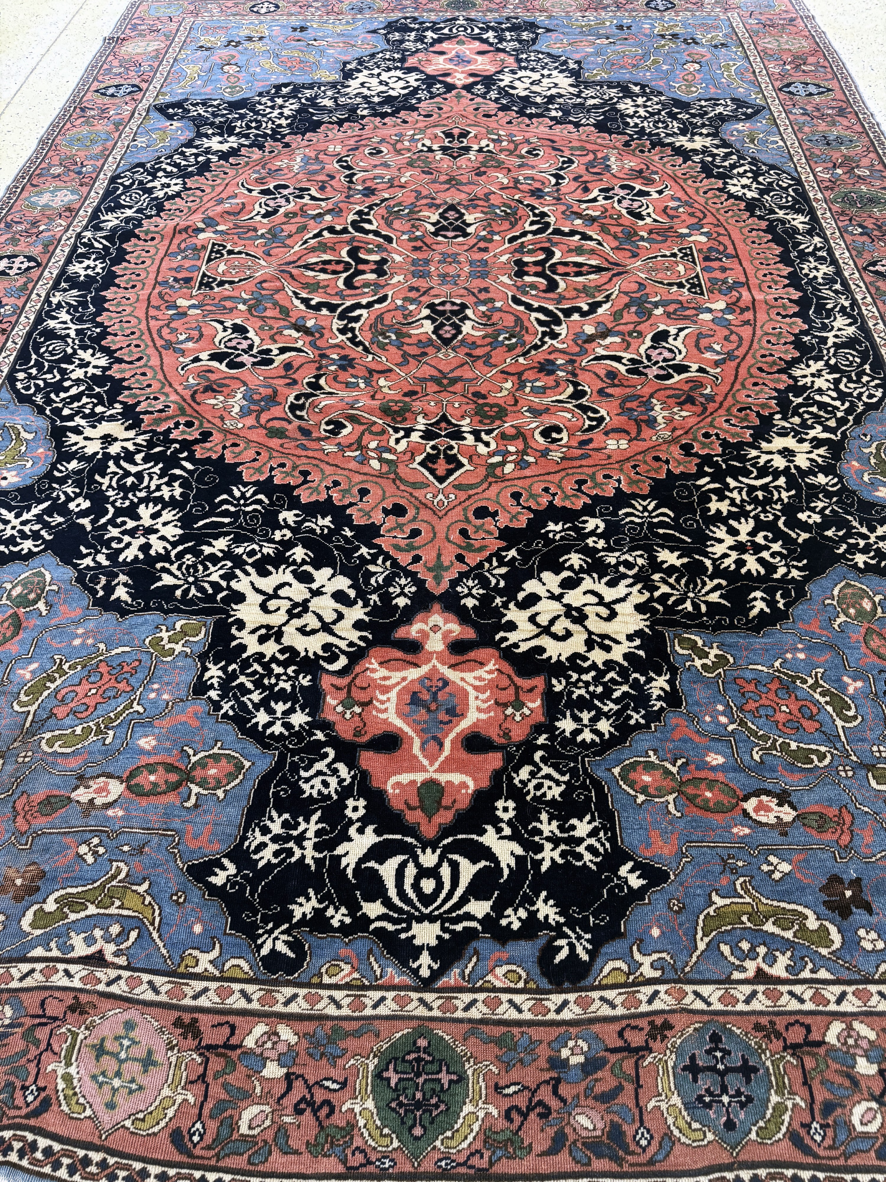 Detail j: "Medalion-Uschak"Türkei, (nach Vorbild des 16.Jhd.), Mitte 20.Jhd, Wolle auf Wolle, ca. 360 x 246 cm, EHZ:2(Oxidierte Stellen).
