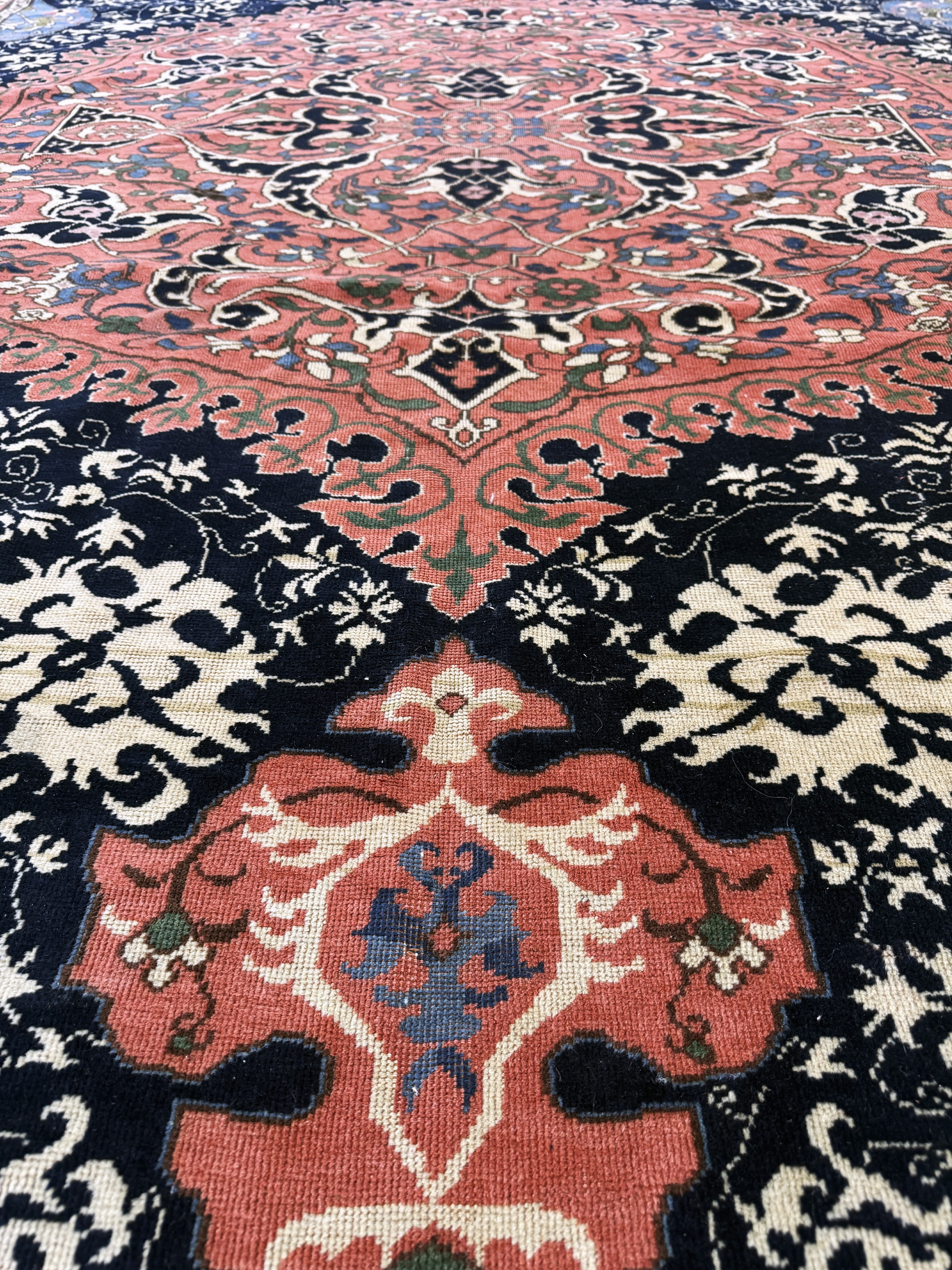 Detail k: "Medalion-Uschak"Türkei, (nach Vorbild des 16.Jhd.), Mitte 20.Jhd, Wolle auf Wolle, ca. 360 x 246 cm, EHZ:2(Oxidierte Stellen).