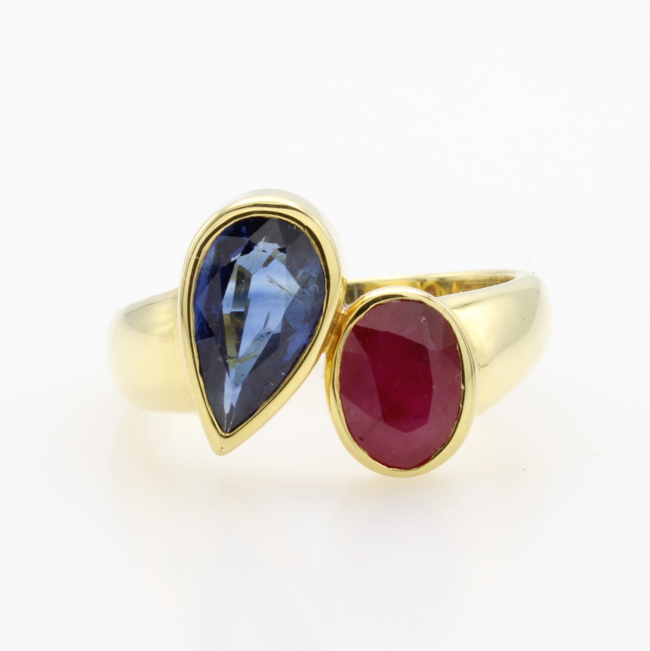 Image 27062861 - Ring mit Farbsteinen, GG 585/000, ovaler Rubin ca. 1.49 ct, Saphirtropfen ca. 1.4 ct, RW ...