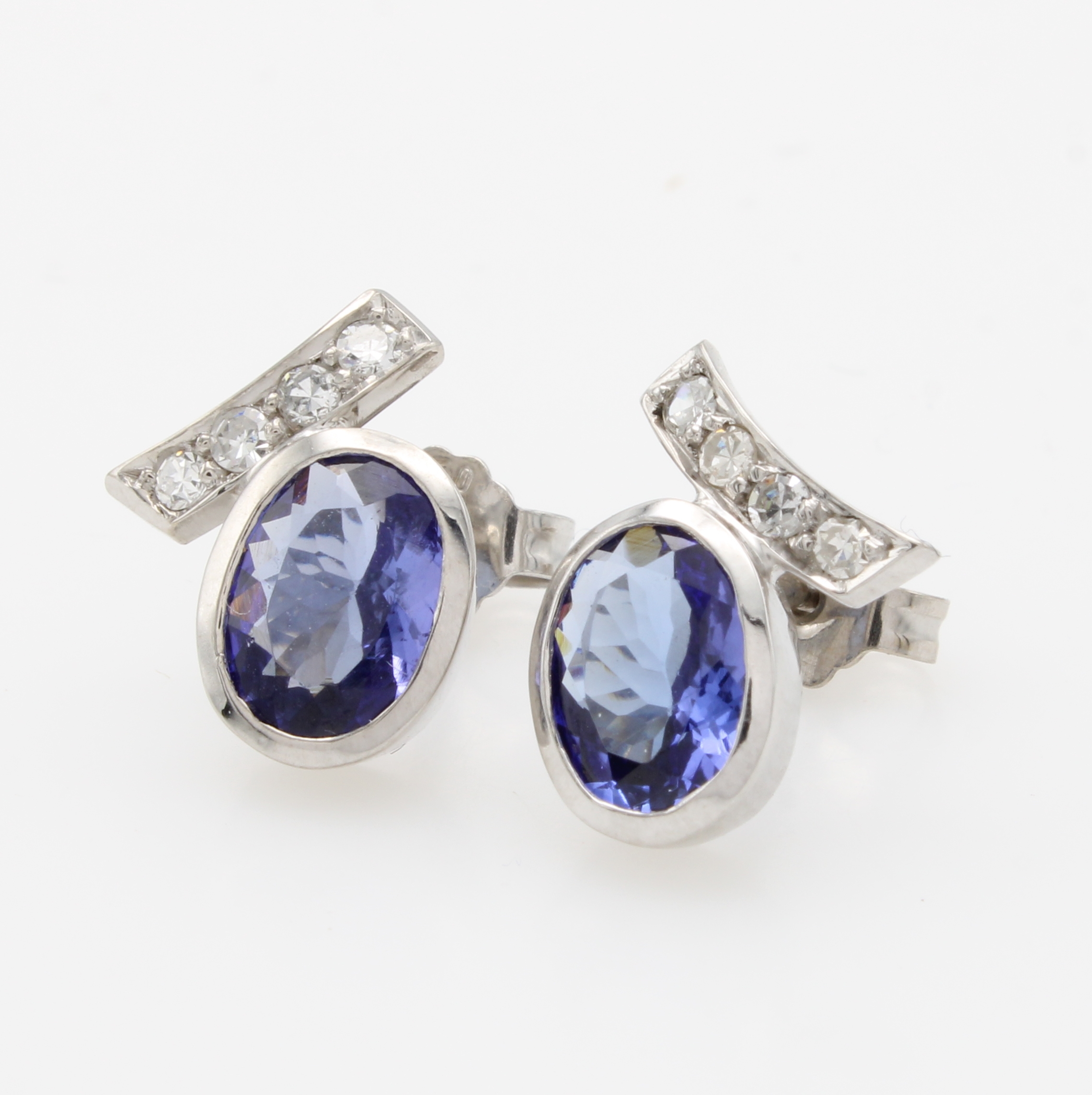 Image 27062871 - Paar Ohrstecker mit Tansaniten und Brillanten, WG 750/000, 2 ovale Tansanite zus. ca. ...