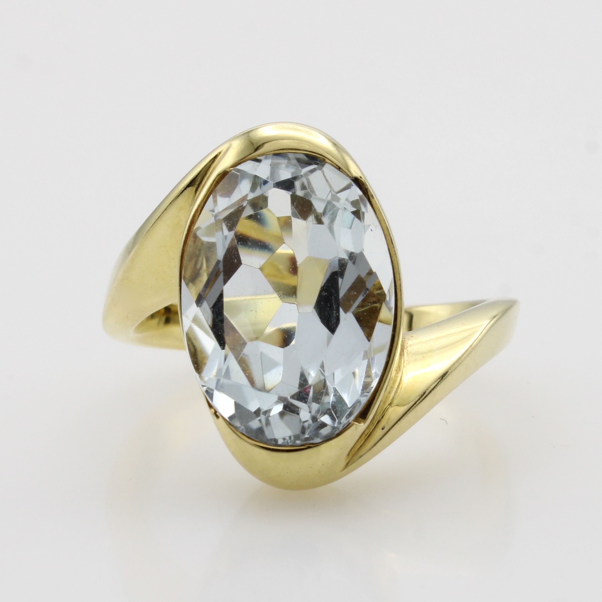 Image 27062895 - Ring mit Aquamarin, GG 585/000, ovaler Aquam. ca. 5.9 ct, versetzte Ringschiene, RW ca. ...