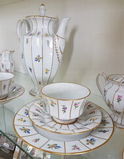 27062832a - Kaffeeservice für 6 Personen, Form Greque mit Streublumen, Fürstenberg, 20.Jh., ...