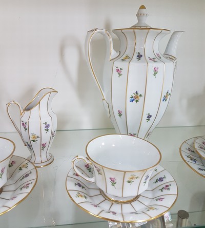 27062832e - Kaffeeservice für 6 Personen, Form Greque mit Streublumen, Fürstenberg, 20.Jh., ...