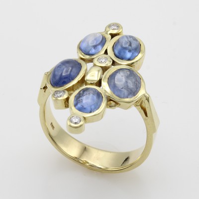 27062857a - Ring mit Saphiren und Brillanten, GG 585/000, 5 Saphircabochons zus. ca. 6 ct, 4 Brill. ...