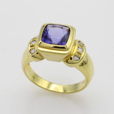 27062864a - Ring mit Tansanit und Brillanten, GG 585/000, Tansanitcarrée ca. 1.9 ct, 6 Brill. zus. ...