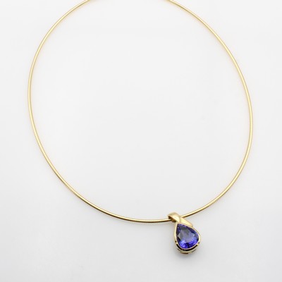 27062887a - Anhänger mit Tansanit an Omegareif, GG 750/ 000, Tansanittropfen v. sehr schöner Farbe ...