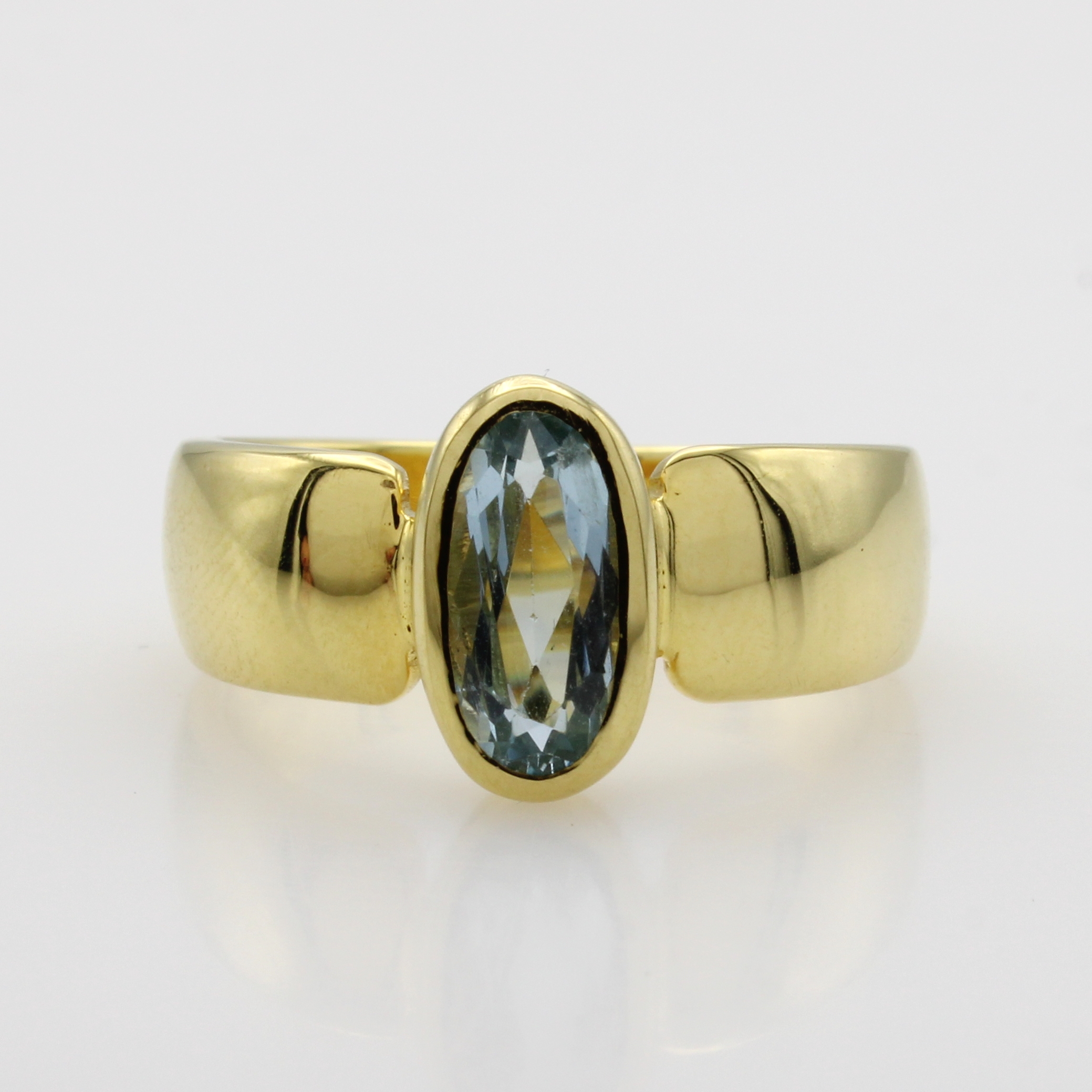 Image 27062909 - Ring mit Aquamarin, GG 585/000, ovaler Aquam. in glatter Fassung ca. 1.3 ct, RW ca. 56 ...