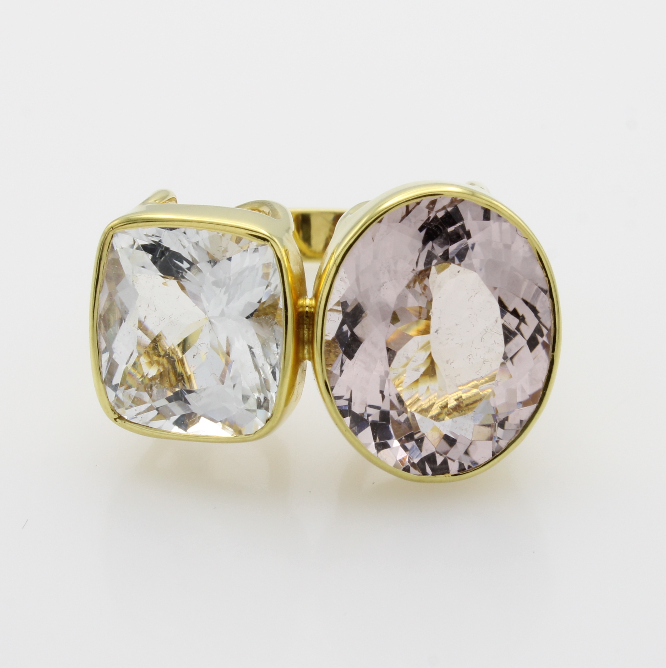 Image 27062910 - Ring mit Farbsteinen, GG 585/000, ovaler Morganit ca. 7.9 ct, rechteckiger Aquam. ca. ...