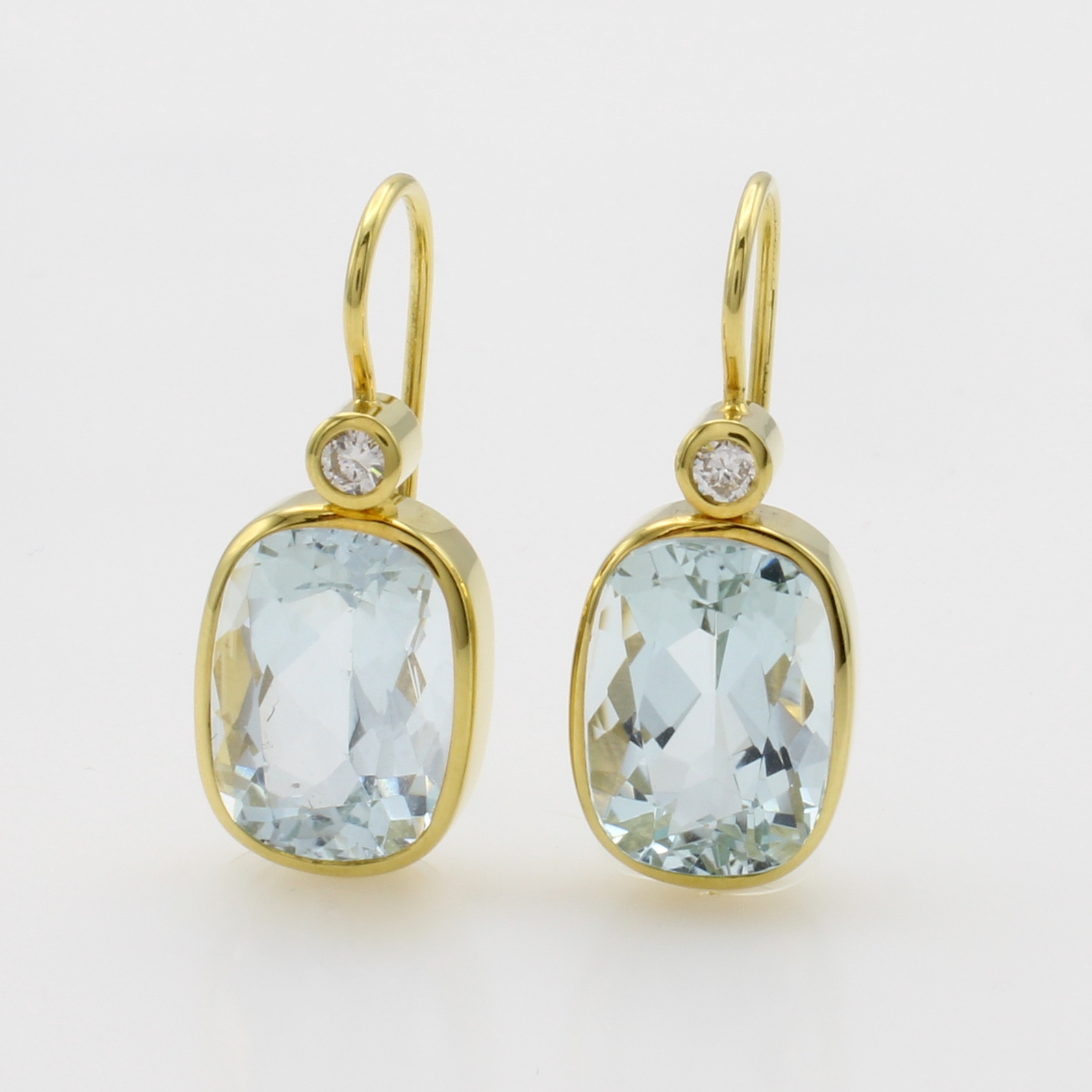 Image 27062917 - Paar Ohrhaken mit Aquamarinen und Brillanten, GG 585/000, 2 Aquam. zus. ca. 12.7 ct, 2 ...