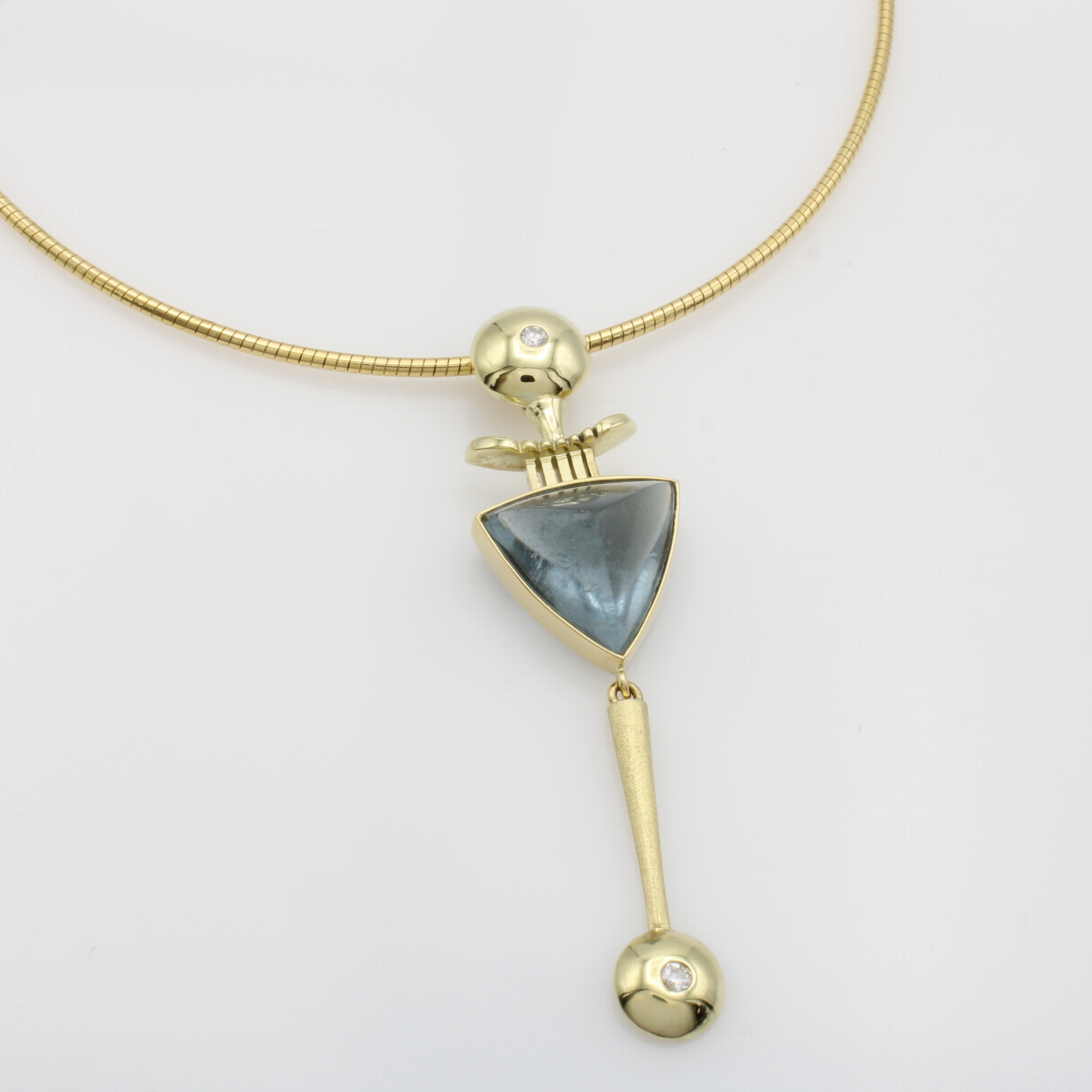 Image 27062930 - Anhänger mit Turmalin und Brillanten an Omegareif, GG 585/000, dreieckiger, blauer ...
