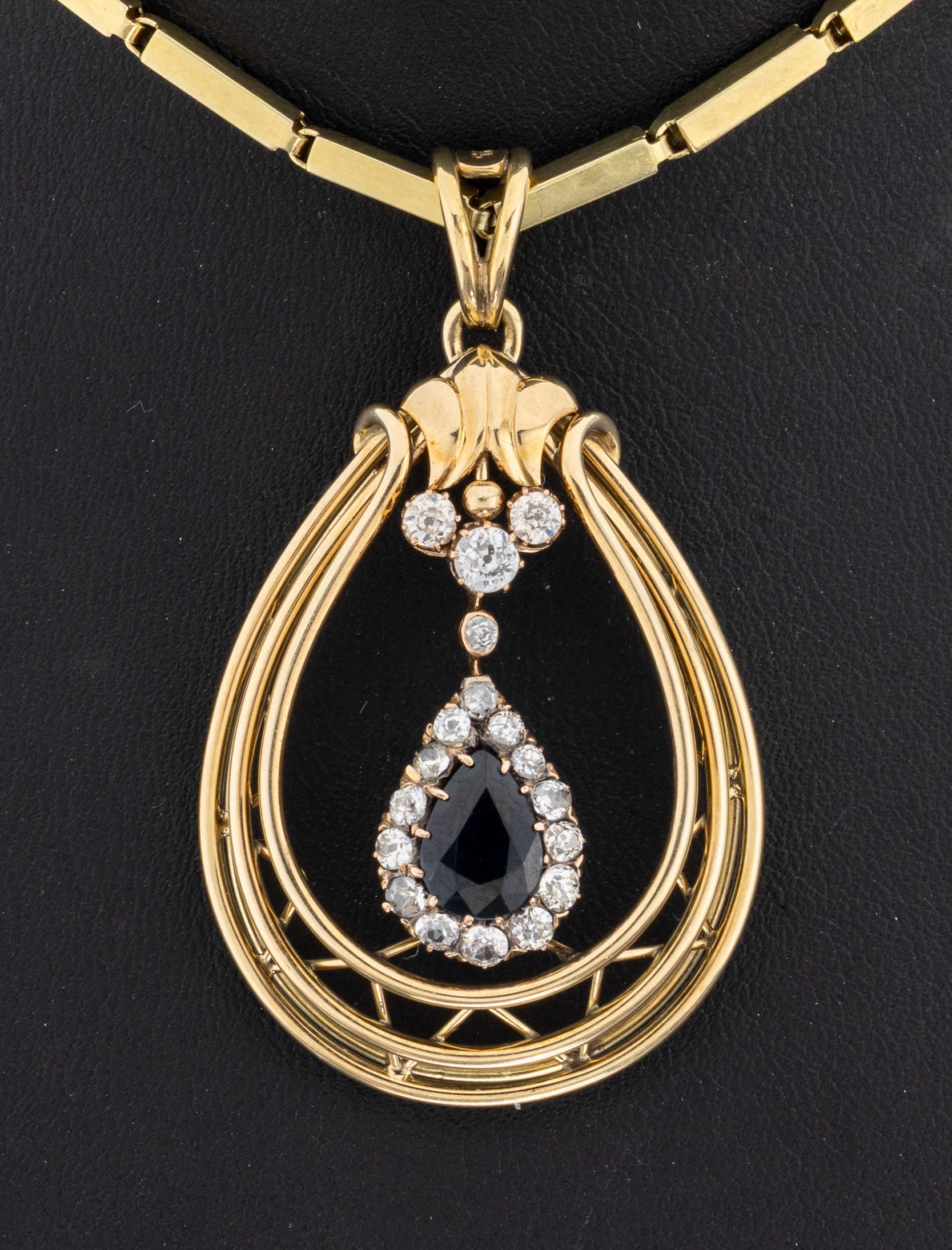 Detail a: 14 kt Gold Saphir-Diamant-Anhänger, GG 585/000, mittig mit einem facett. Saphirtropfen ca. 2.10 ct, umgeben von 20 Altschliffdiamanten zus. ca. ...