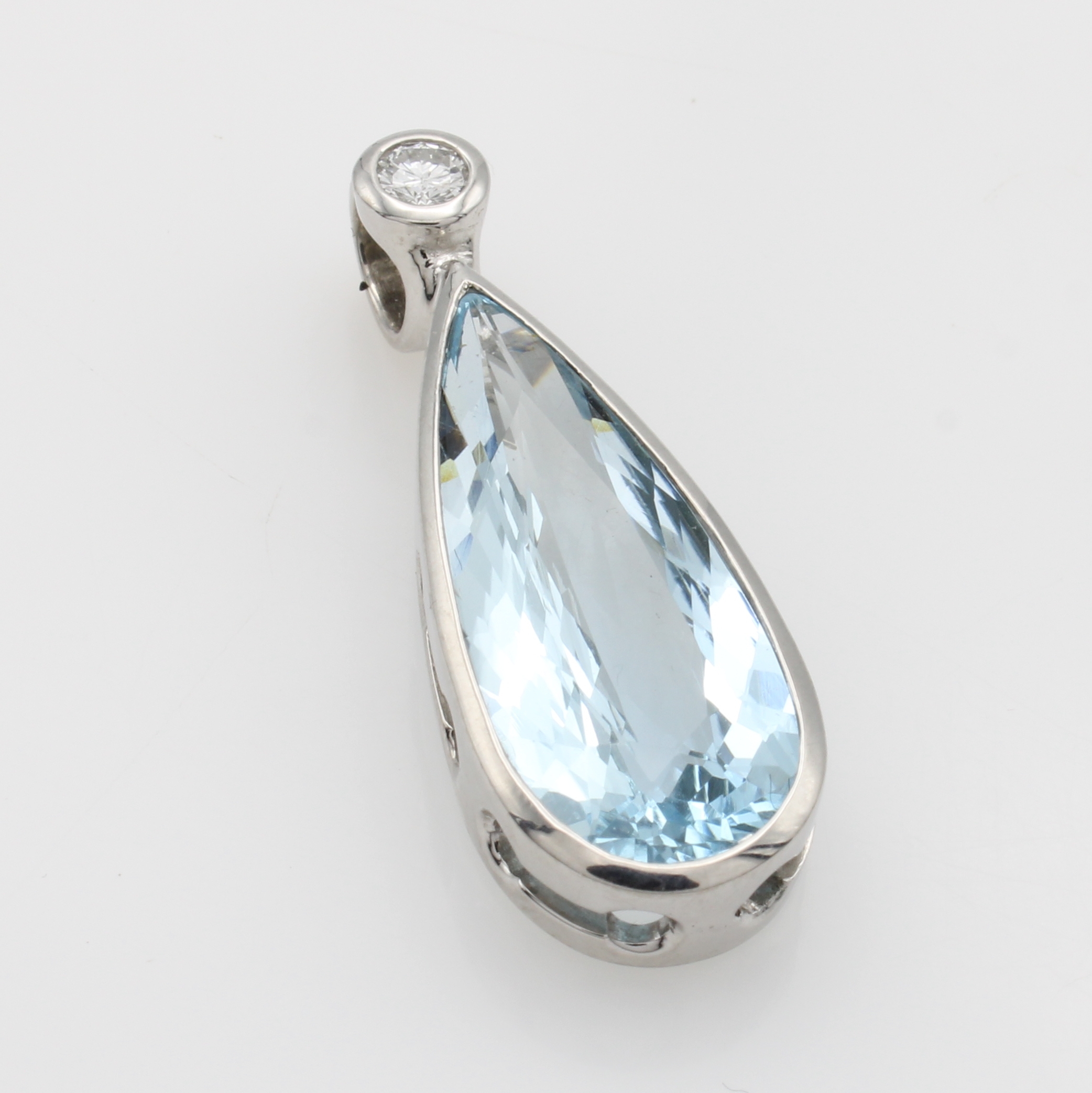 Image 27062934 - Anhänger mit Aquamarin und Brillant, WG 750/000, Aquamarintropfen ca. 5.53 ct, Brill. ...