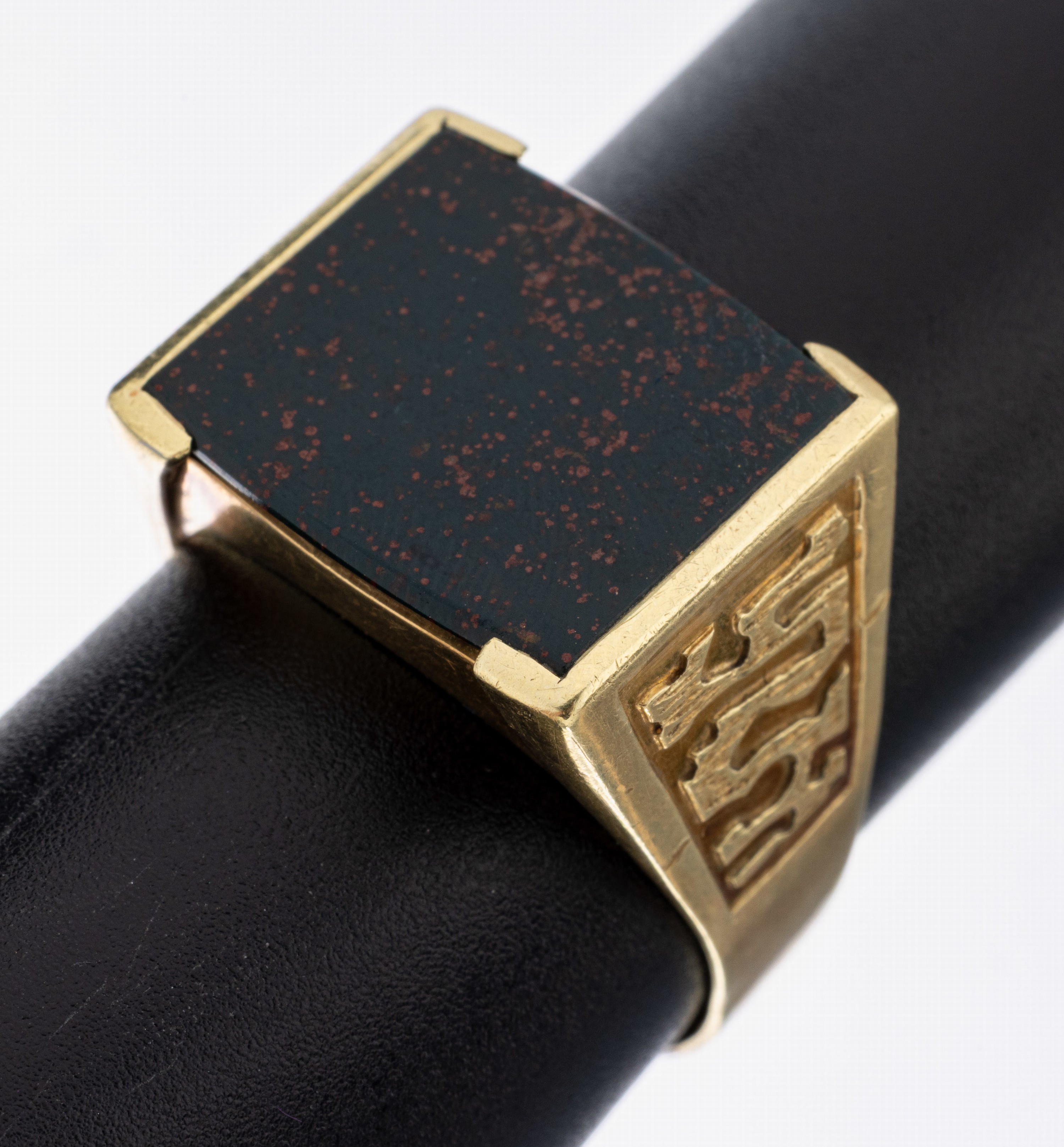 Image 27062949 - 14 kt Gold Blutjaspis Siegelring, GG 585/ 000, rechteckige Gravurplatte frei, Schultern ...