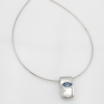 27062926a - Anhänger mit Aquamarin und Diamanten an Omegareif, WG 585/000, navettef. Aquam. ca. 2 ...
