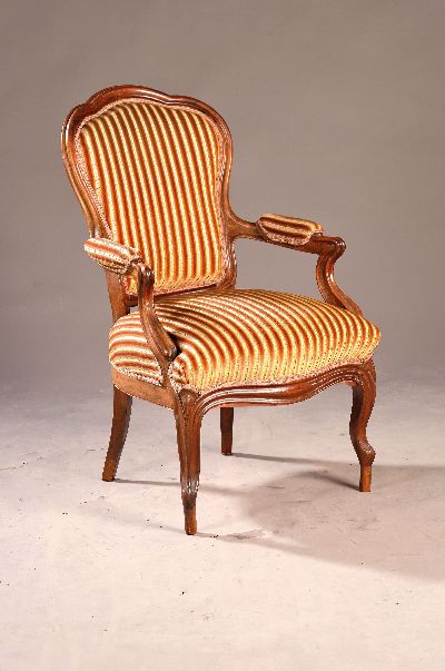 Image Armlehnsessel, Louis Philippe, Frankreich, um 1860, sog. ´Fauteuil´, Nussbaum, ausladend ...