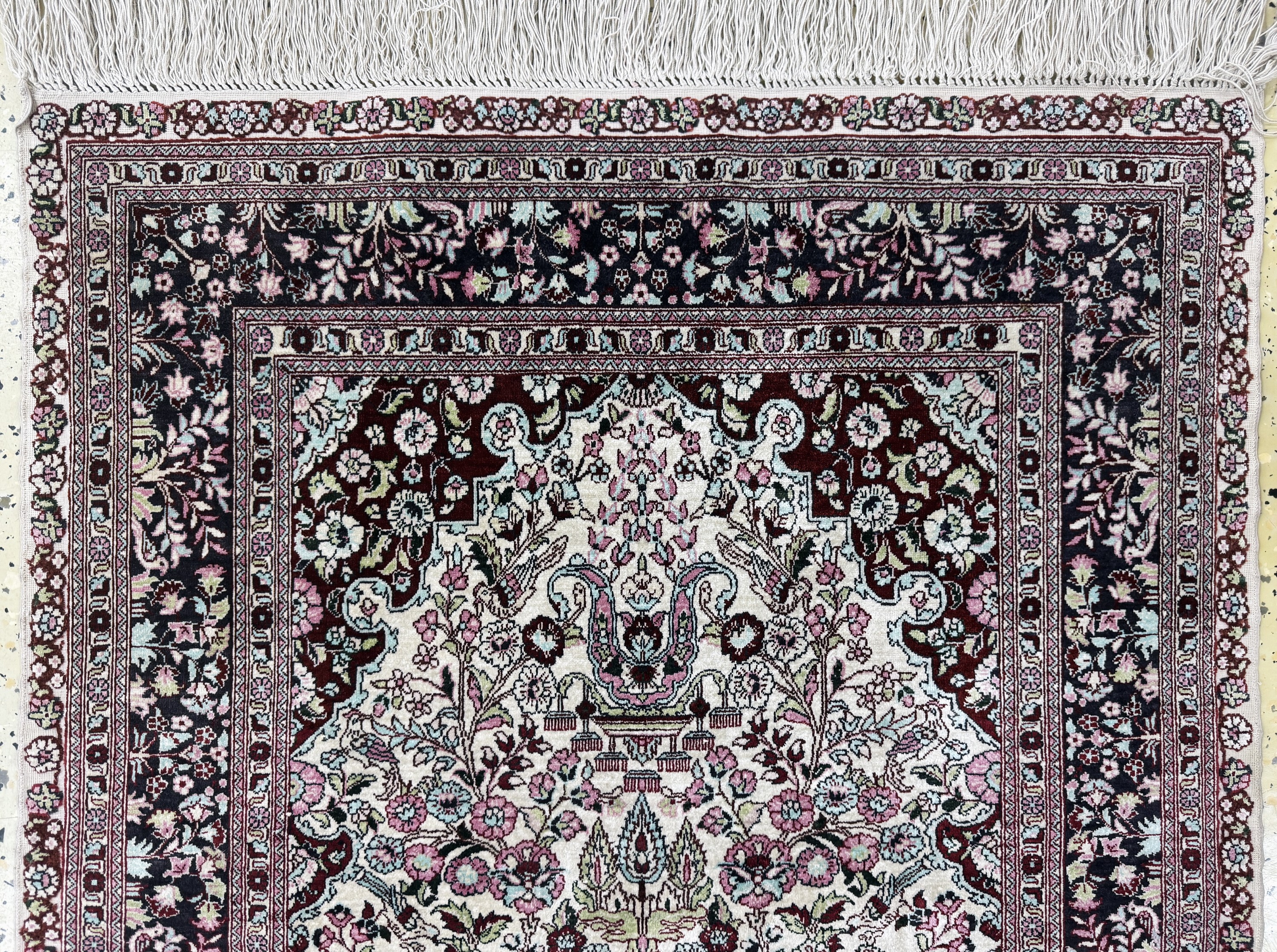 Detail a: Hereke Seide fein, China, Ende 20.Jhd, reine Naturseide, ca. 122 x 80 cm, ca. 1,0 Mio. Kn/qm, EHZ: 1-2