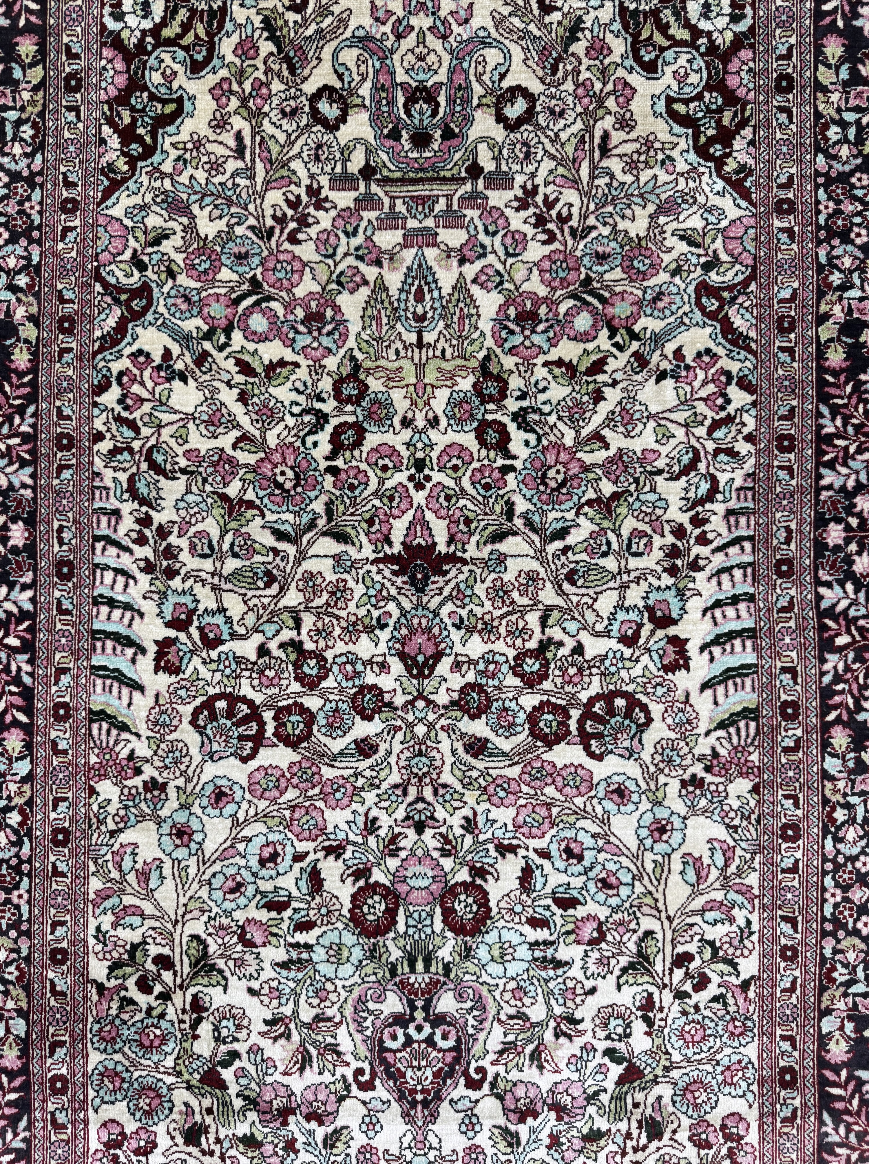 Detail c: Hereke Seide fein, China, Ende 20.Jhd, reine Naturseide, ca. 122 x 80 cm, ca. 1,0 Mio. Kn/qm, EHZ: 1-2