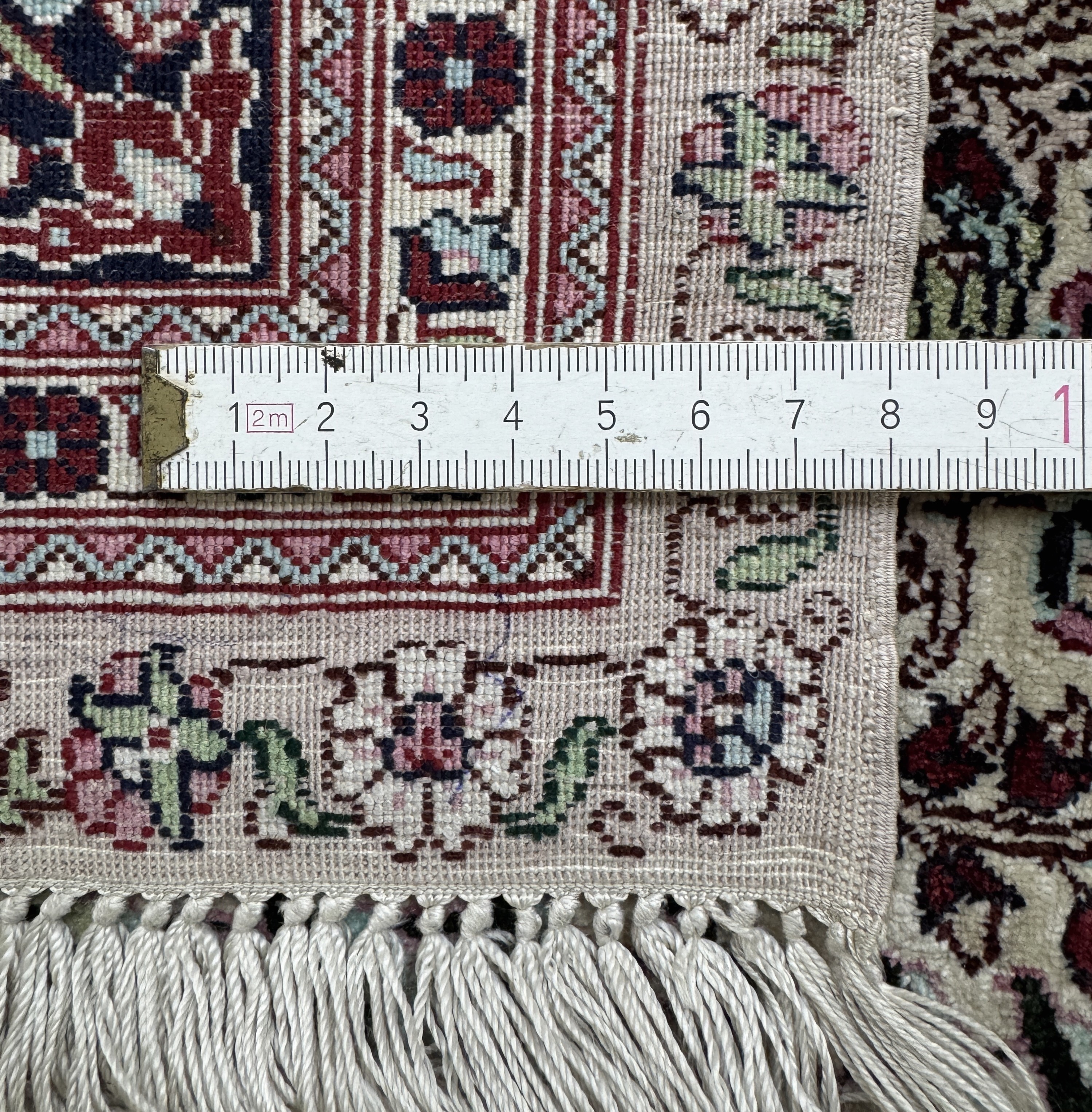 Detail e: Hereke Seide fein, China, Ende 20.Jhd, reine Naturseide, ca. 122 x 80 cm, ca. 1,0 Mio. Kn/qm, EHZ: 1-2