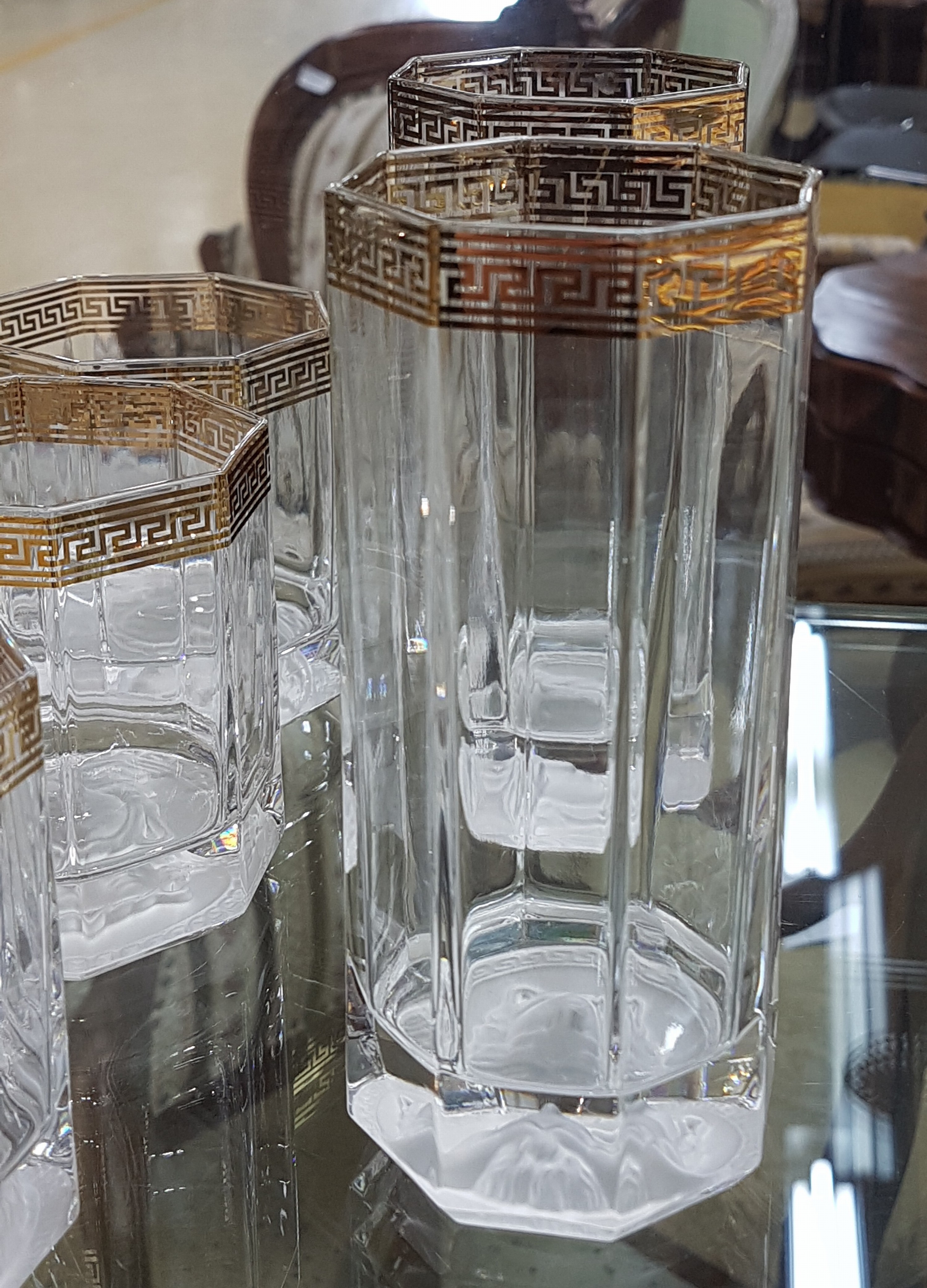Detail b: 8 Gläser, Versace, Lumiere, mit Golddekor, 6 Whisky-Gläser und zwei hohe Gläser, drei orig. Kartons