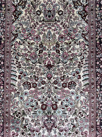 27063061c - Hereke Seide fein, China, Ende 20.Jhd, reine Naturseide, ca. 122 x 80 cm, ca. 1,0 Mio. ...